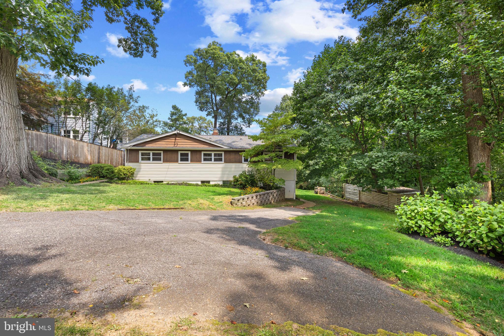 1507 CIRCLE DRIVE