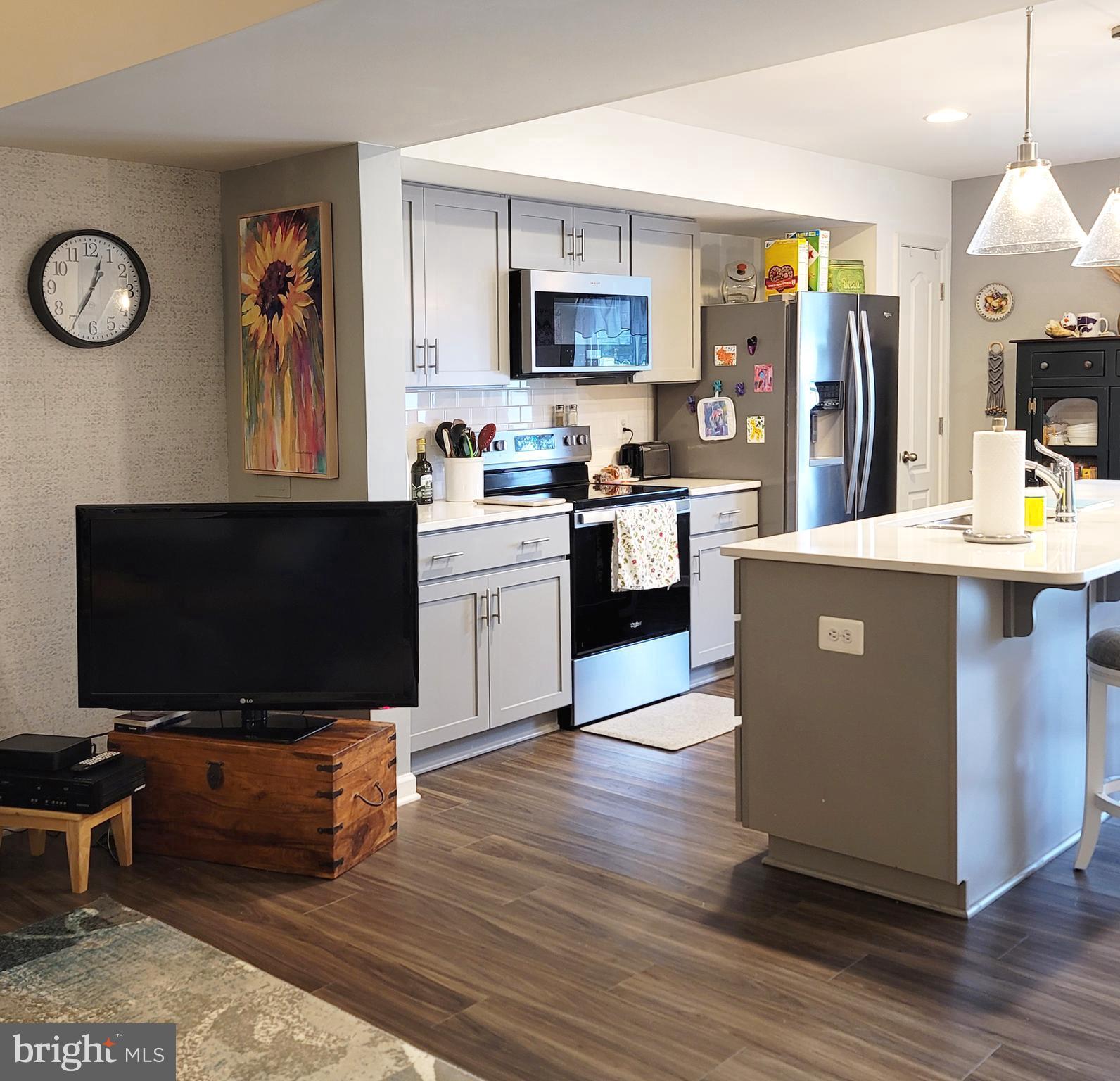 WHISPERING PINES - Residential