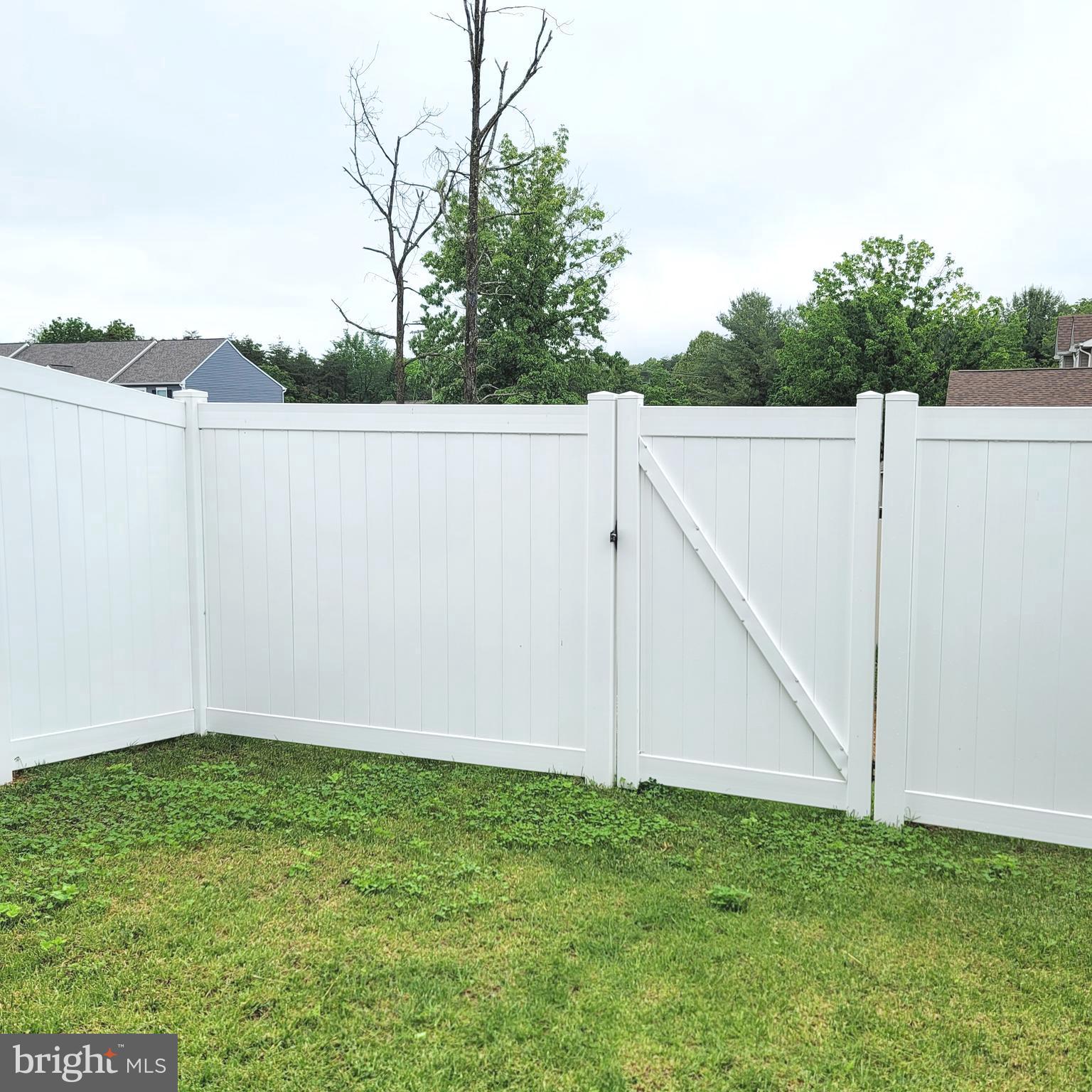 WHISPERING PINES - Residential