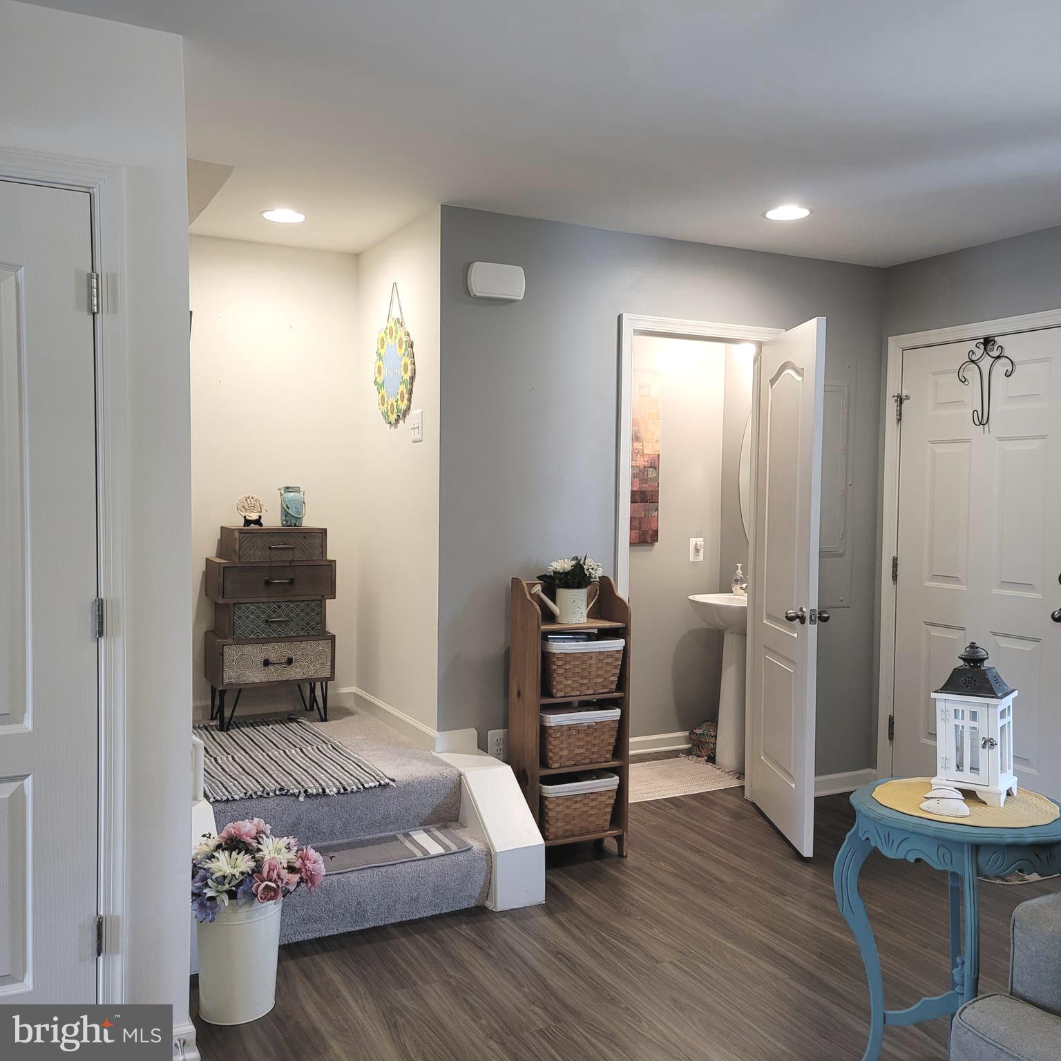 WHISPERING PINES - Residential