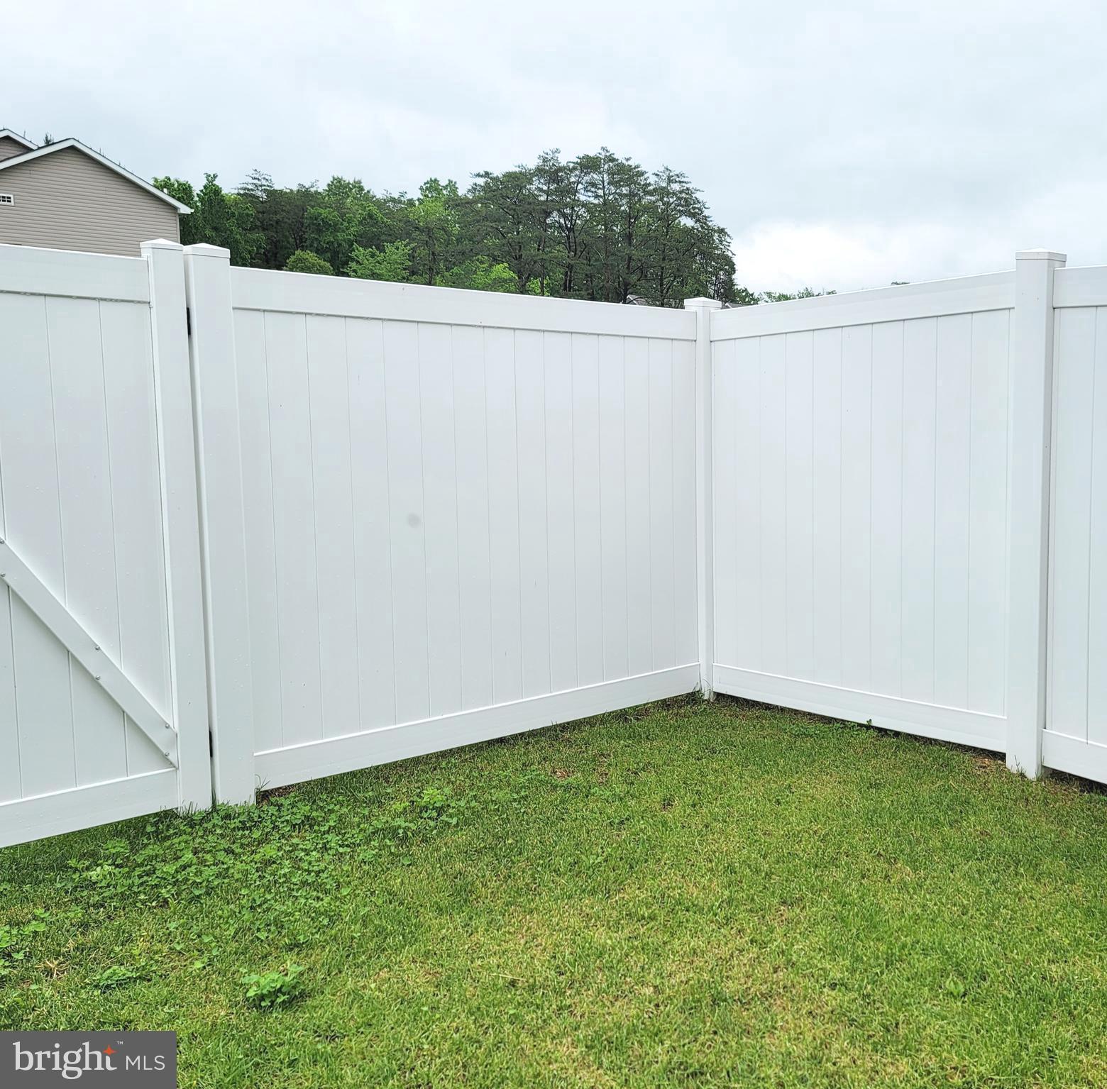 WHISPERING PINES - Residential