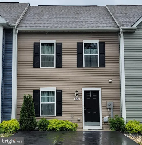 220 Scotch Pine Drive, Bunker Hill, WV 25413 - MLS#: WVBE2040298