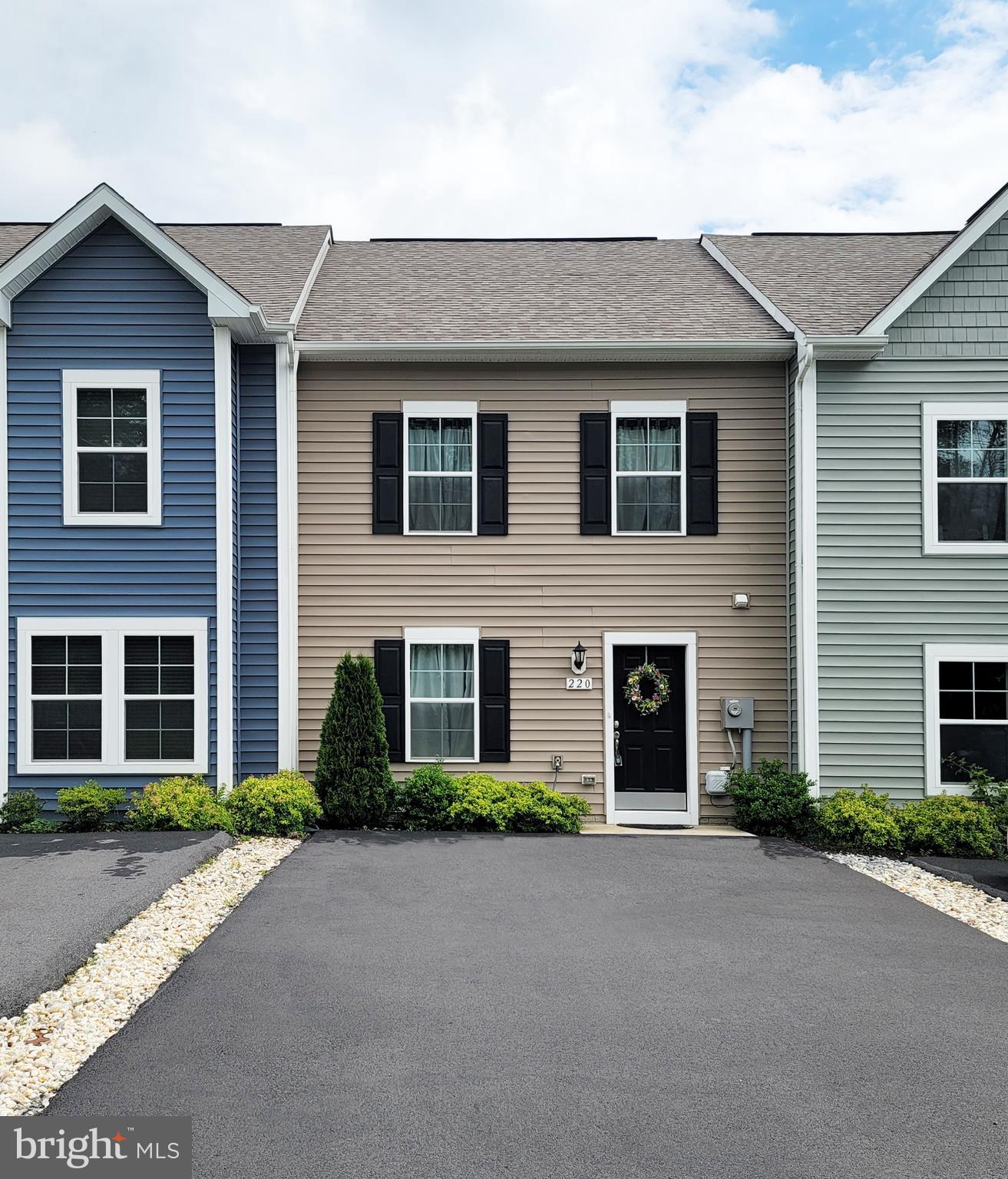 WHISPERING PINES - Residential