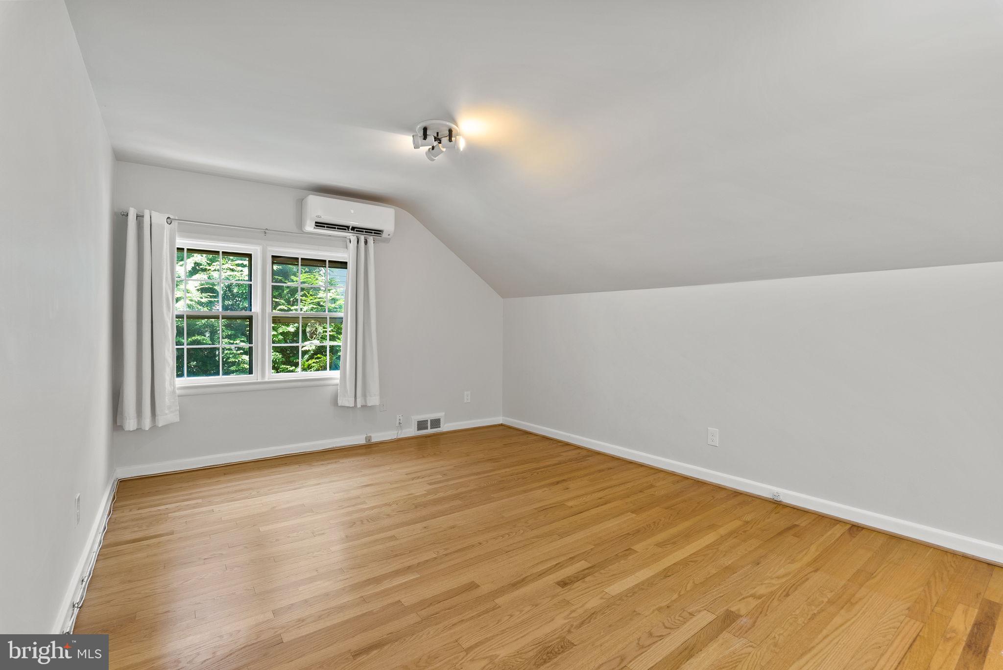 HILLWOOD - Residential