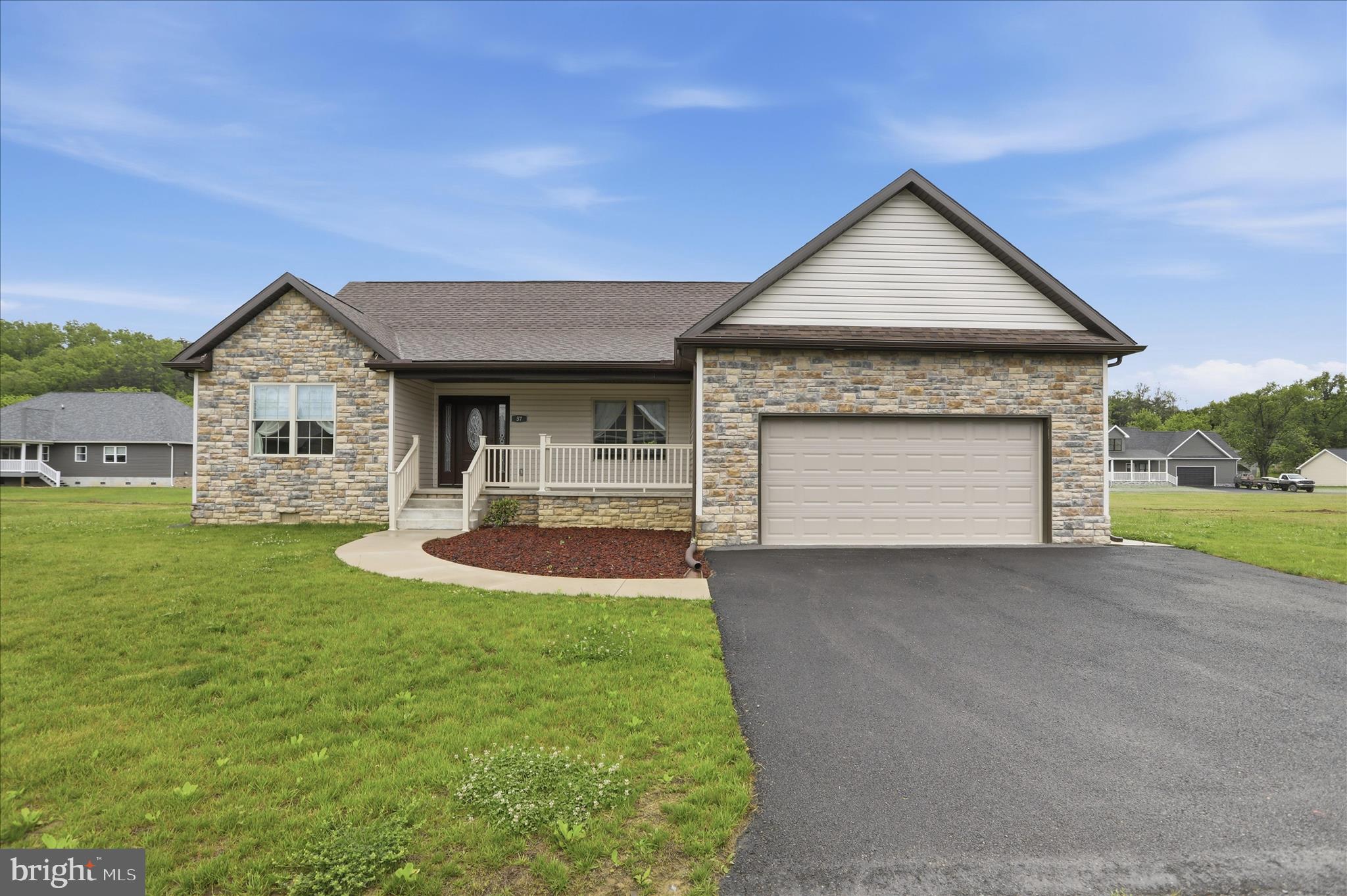 CREEKSIDE MANOR - Residential