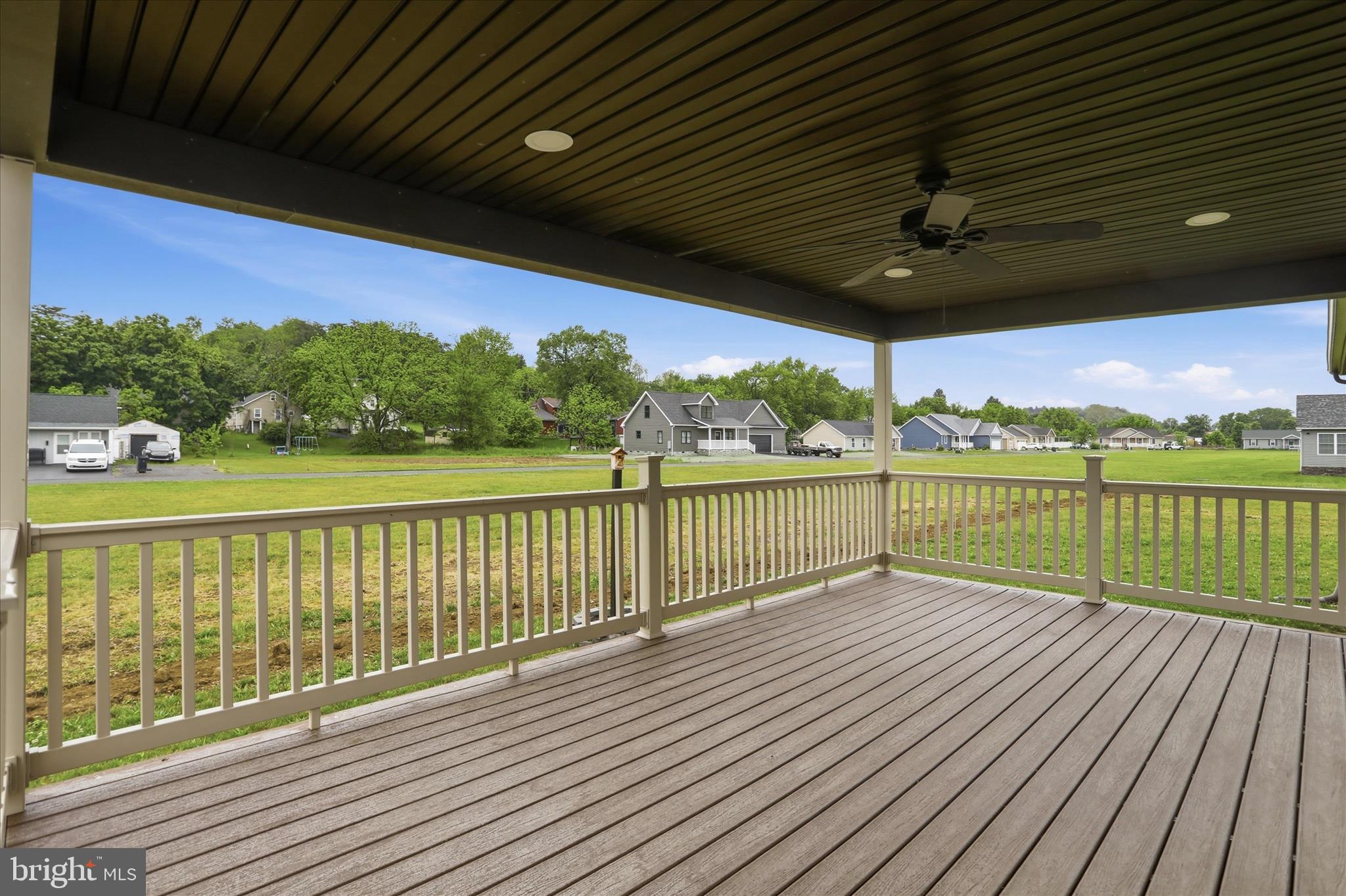 CREEKSIDE MANOR - Residential