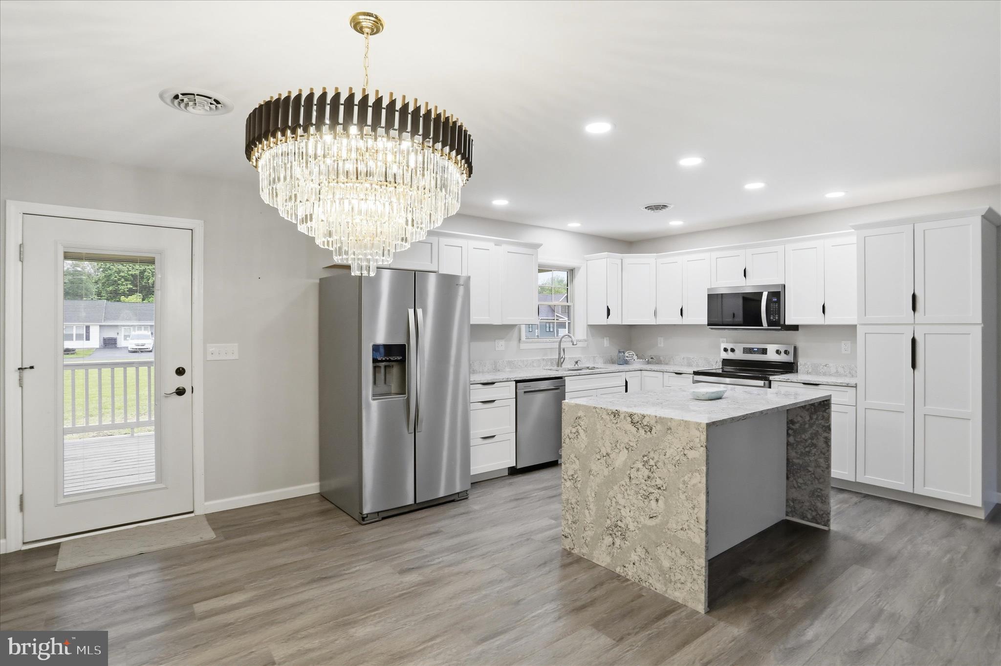 CREEKSIDE MANOR - Residential