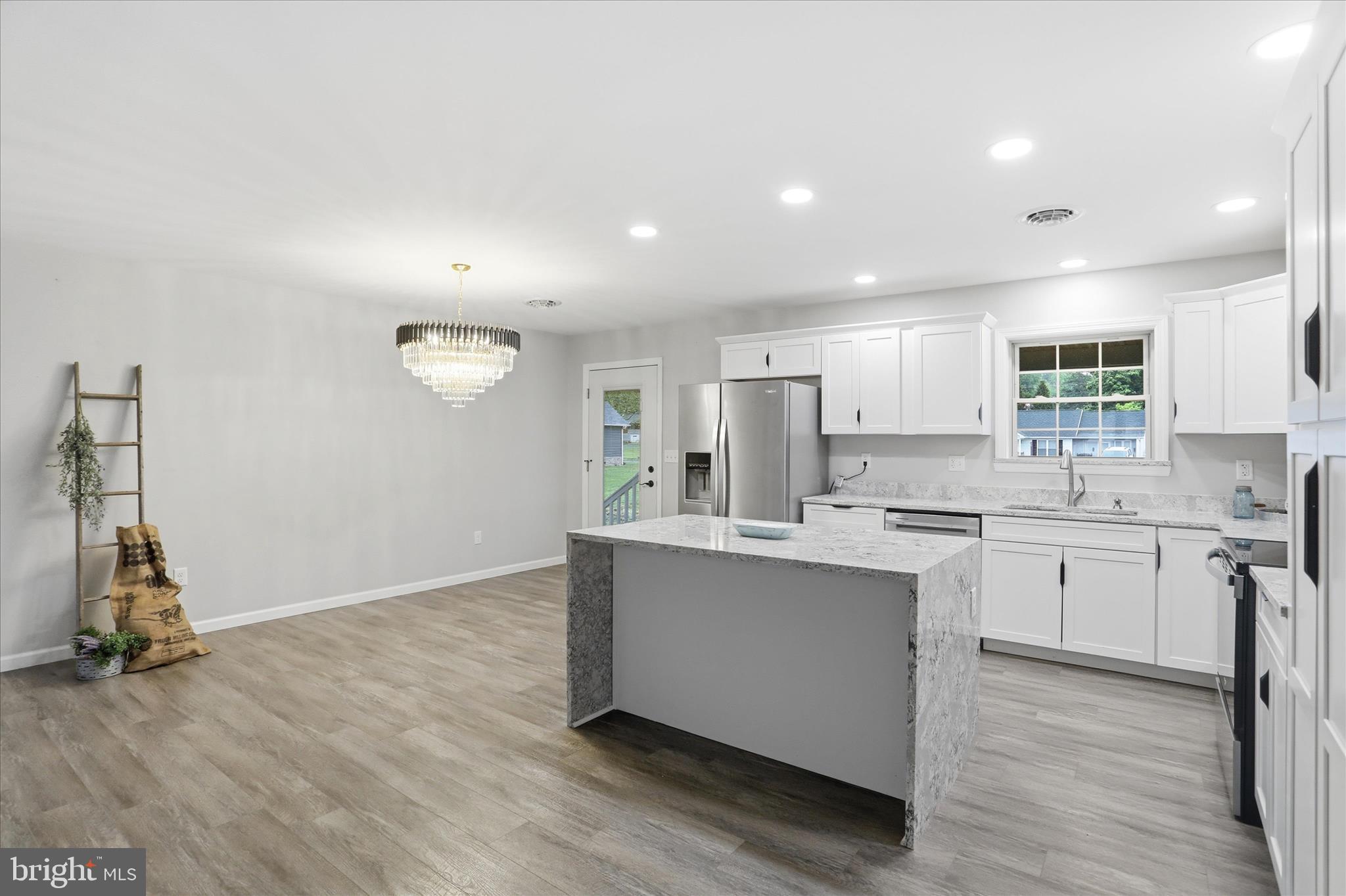 CREEKSIDE MANOR - Residential