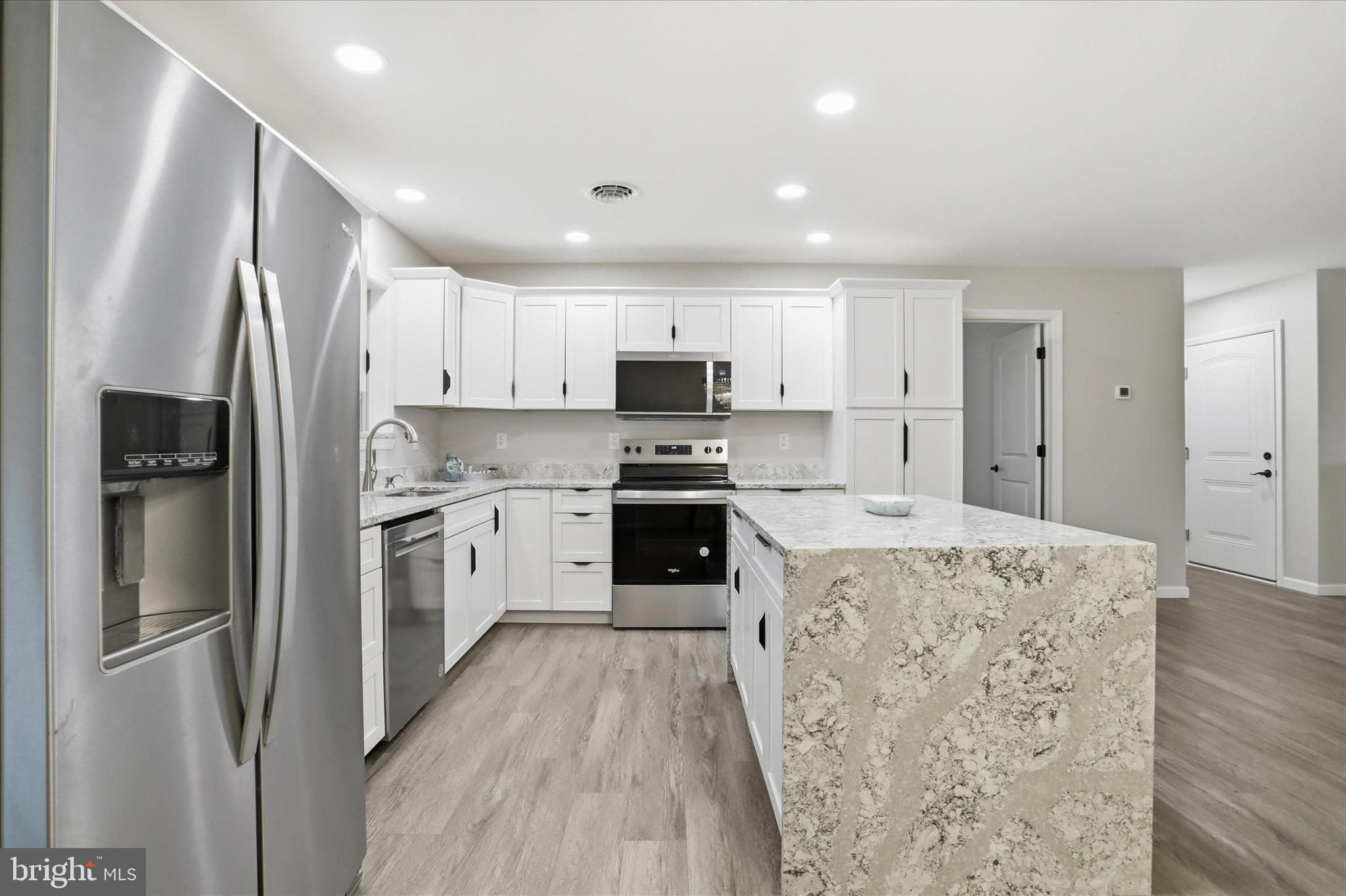 CREEKSIDE MANOR - Residential