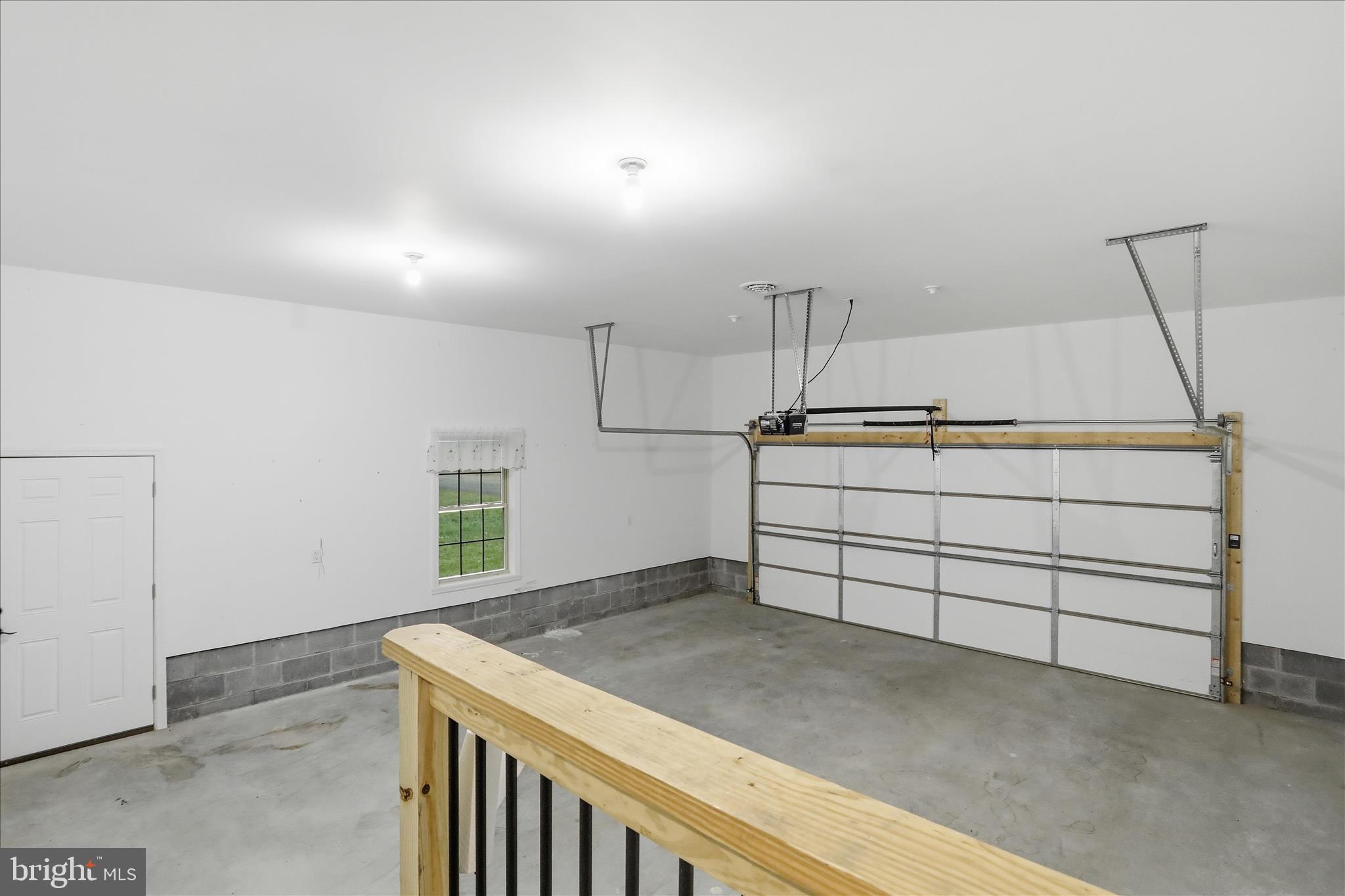 CREEKSIDE MANOR - Residential