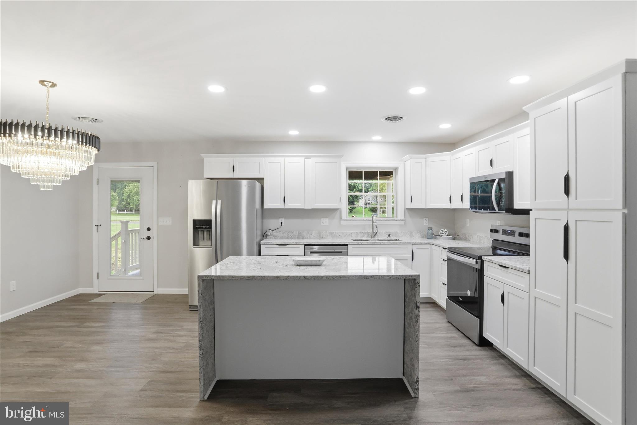 CREEKSIDE MANOR - Residential