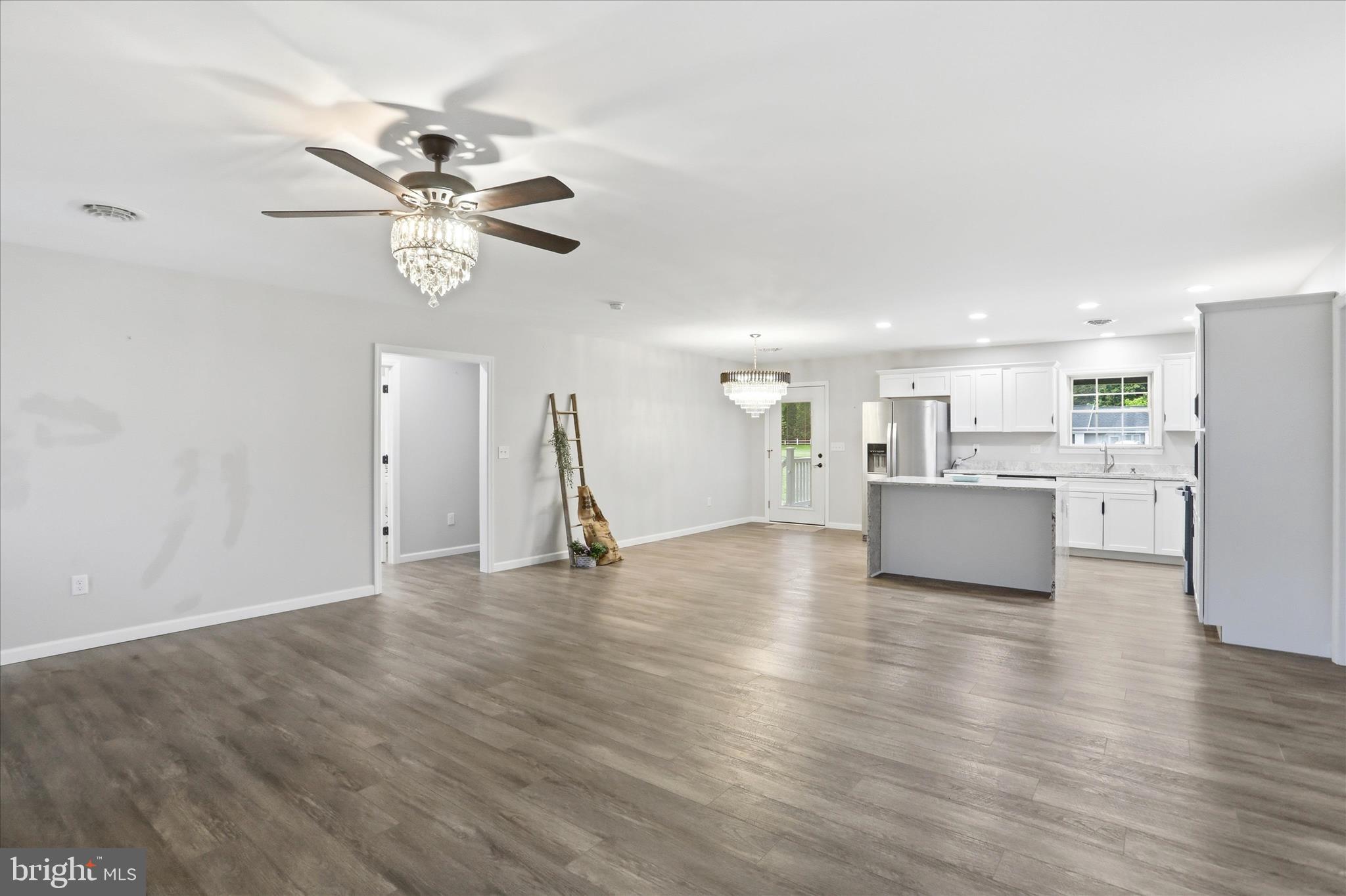CREEKSIDE MANOR - Residential