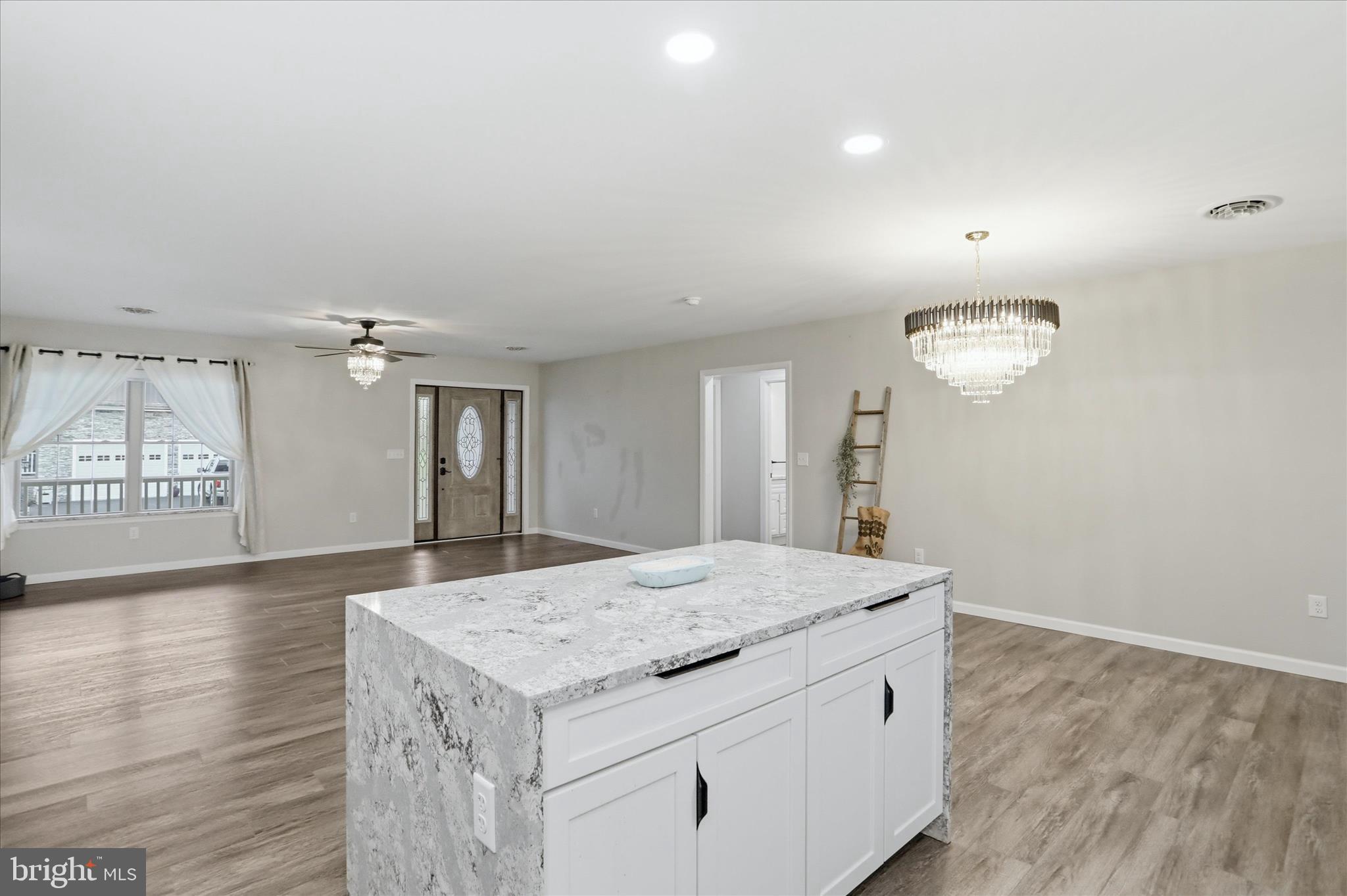CREEKSIDE MANOR - Residential