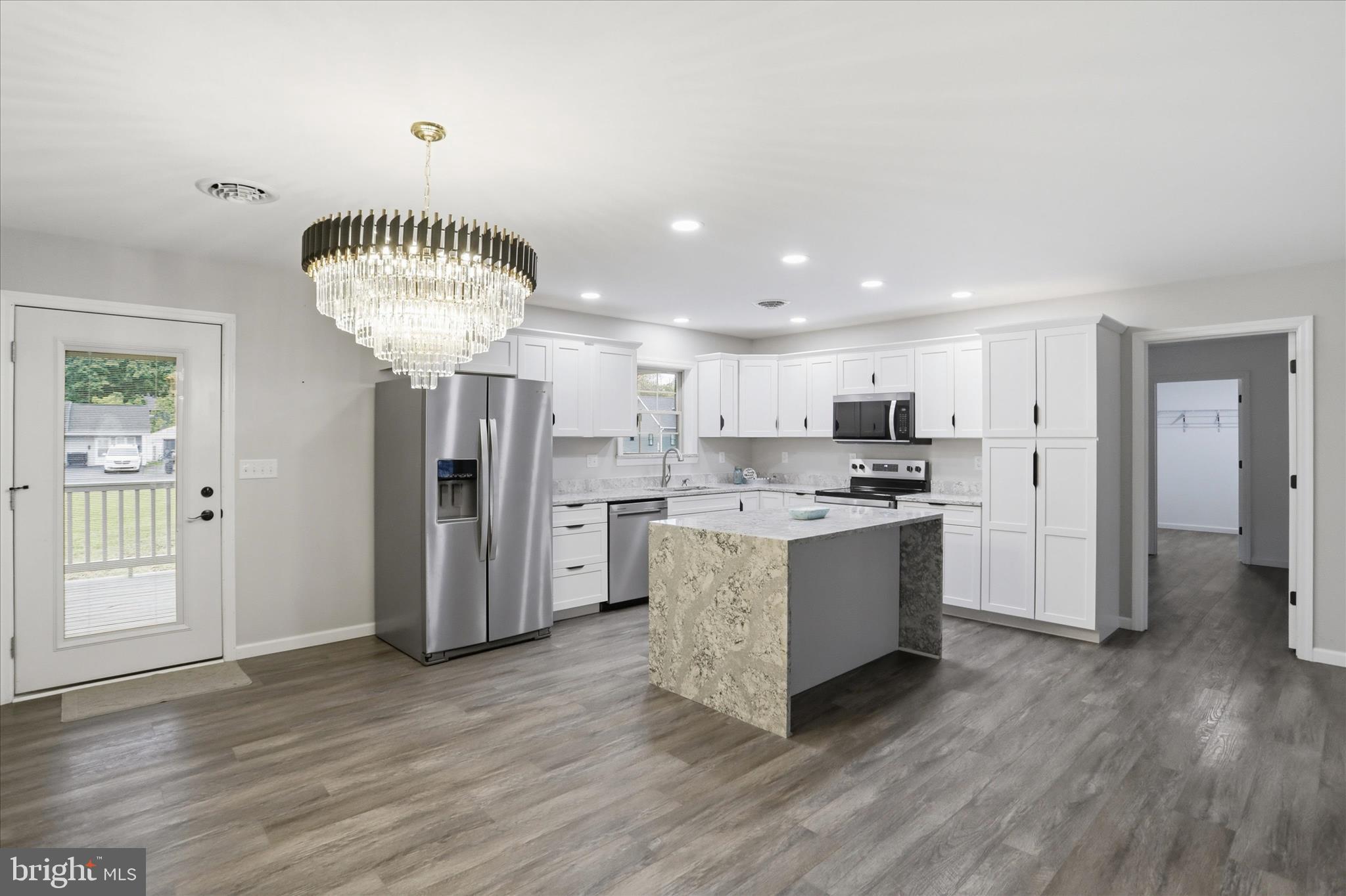 CREEKSIDE MANOR - Residential
