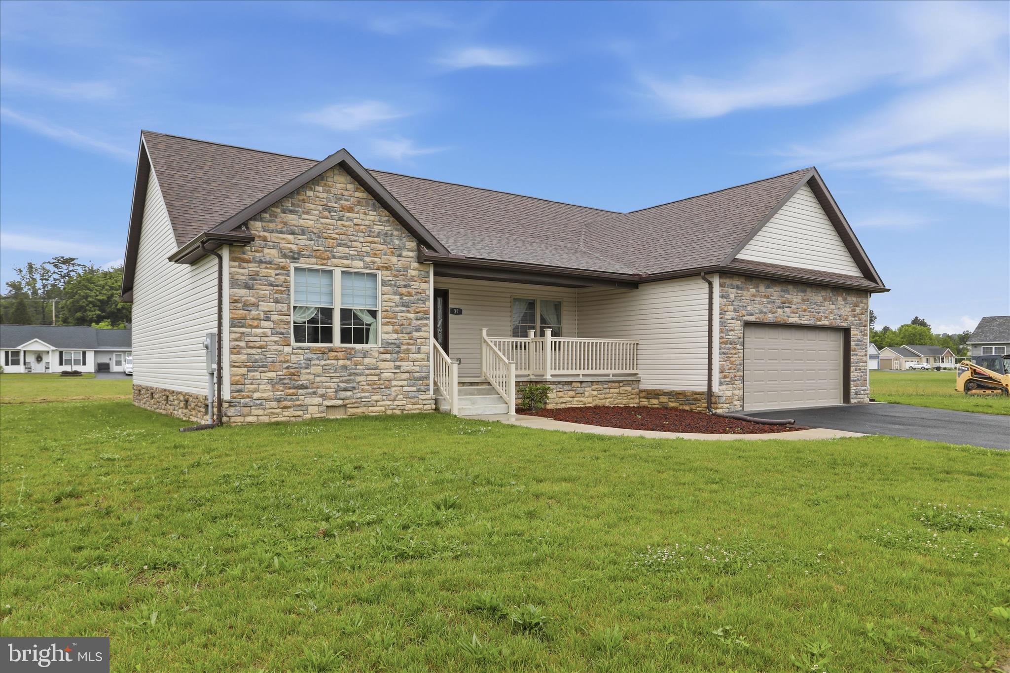 CREEKSIDE MANOR - Residential
