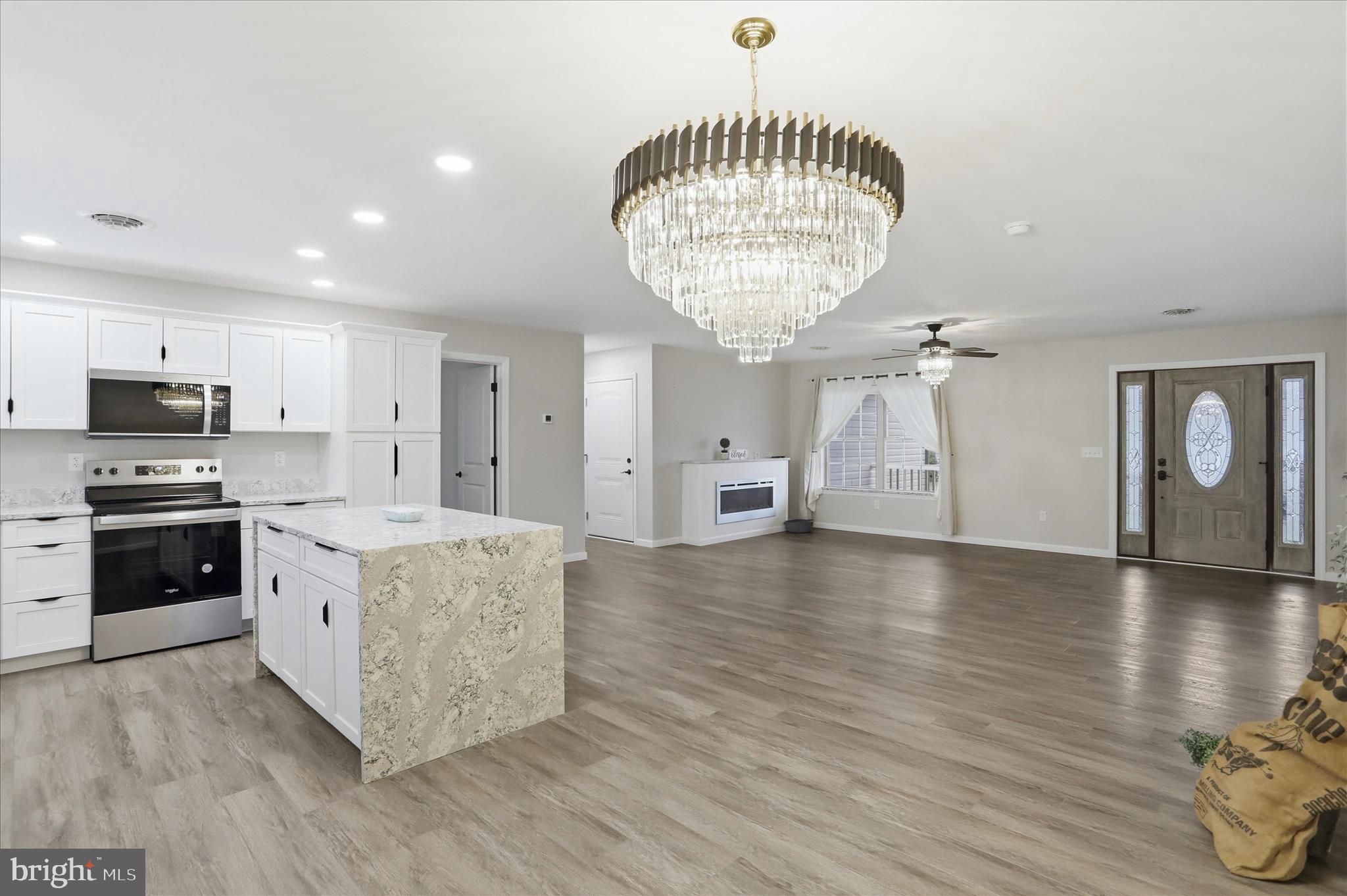 CREEKSIDE MANOR - Residential