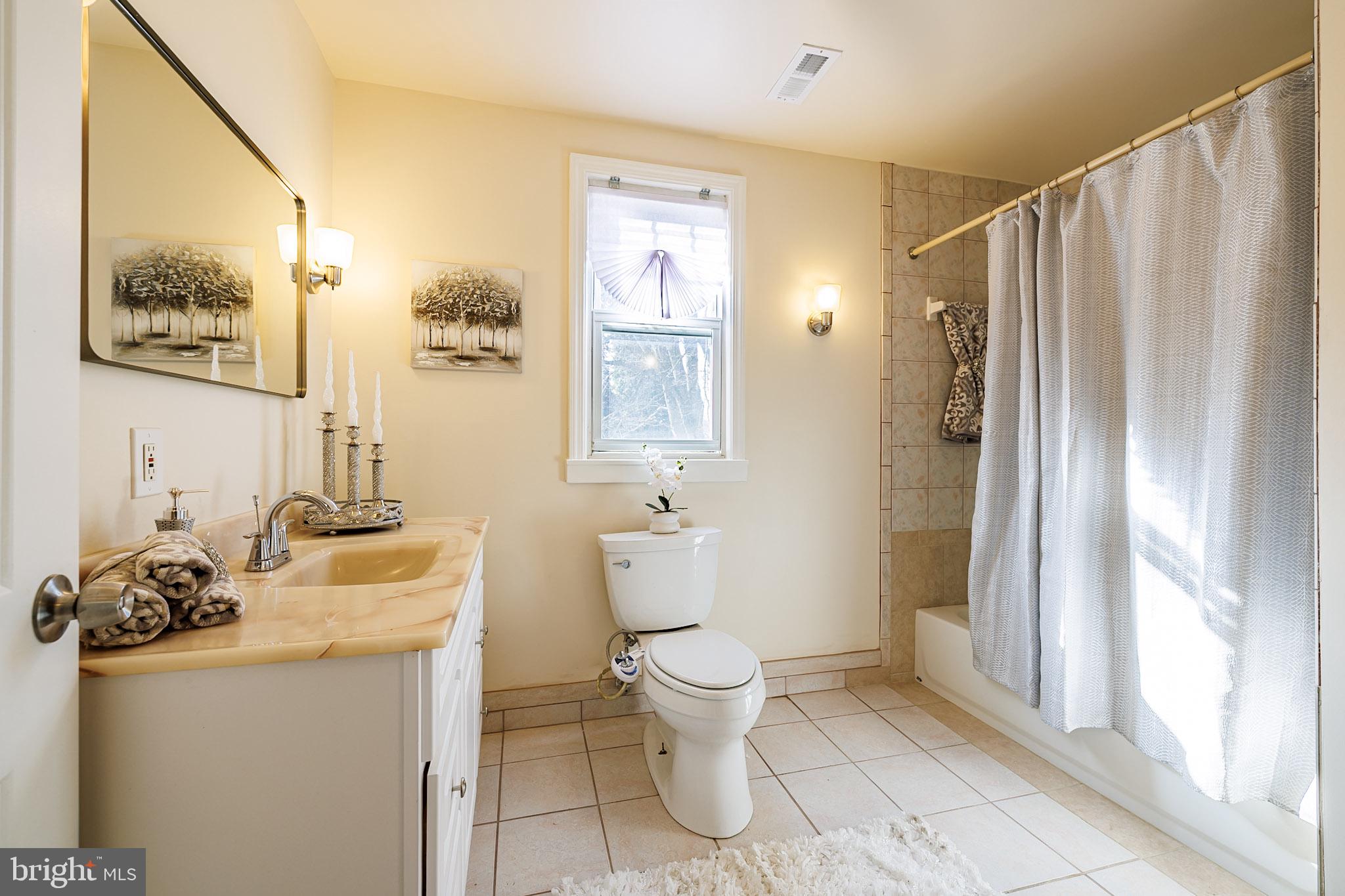 CASTLE MANOR - Residential