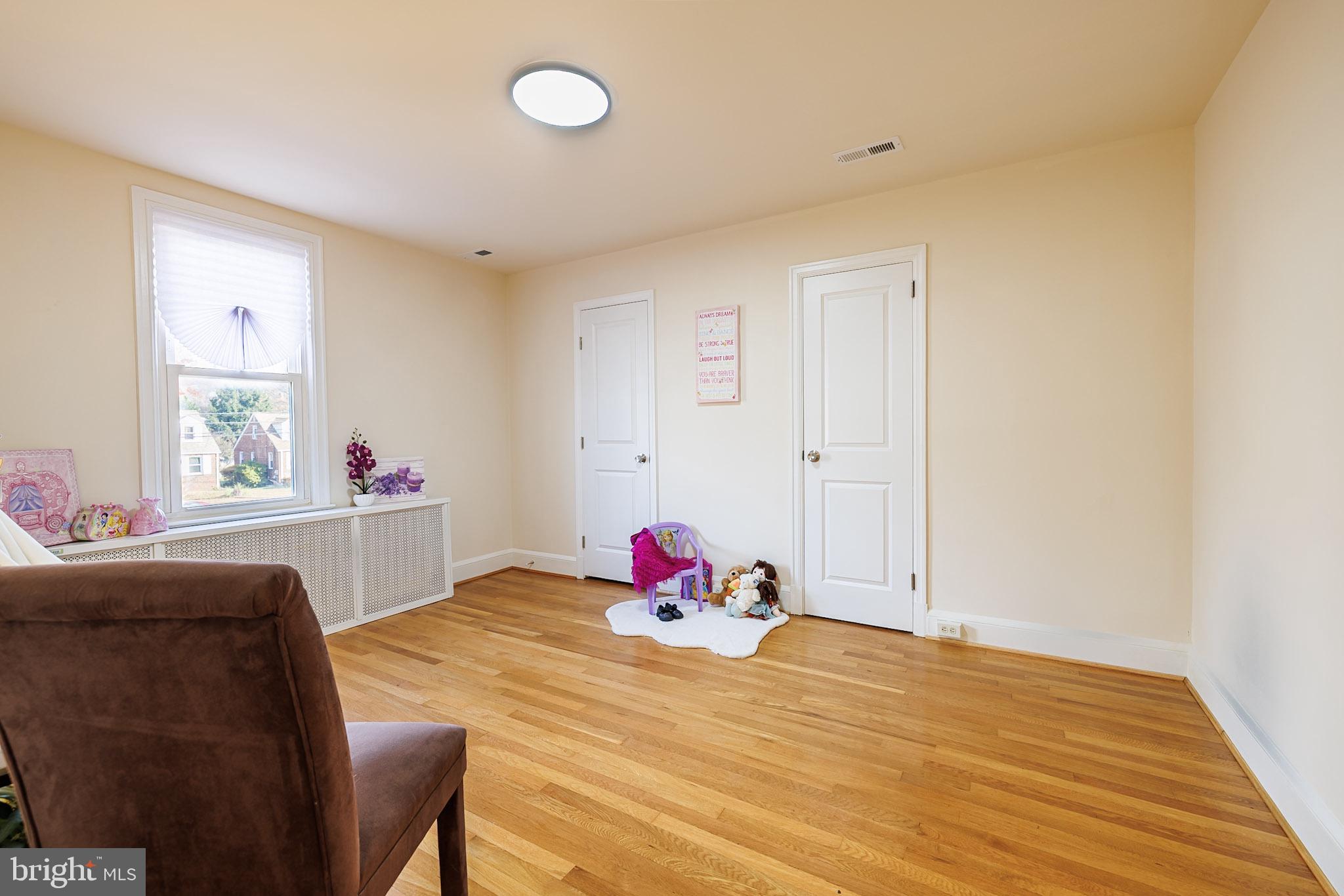 CASTLE MANOR - Residential