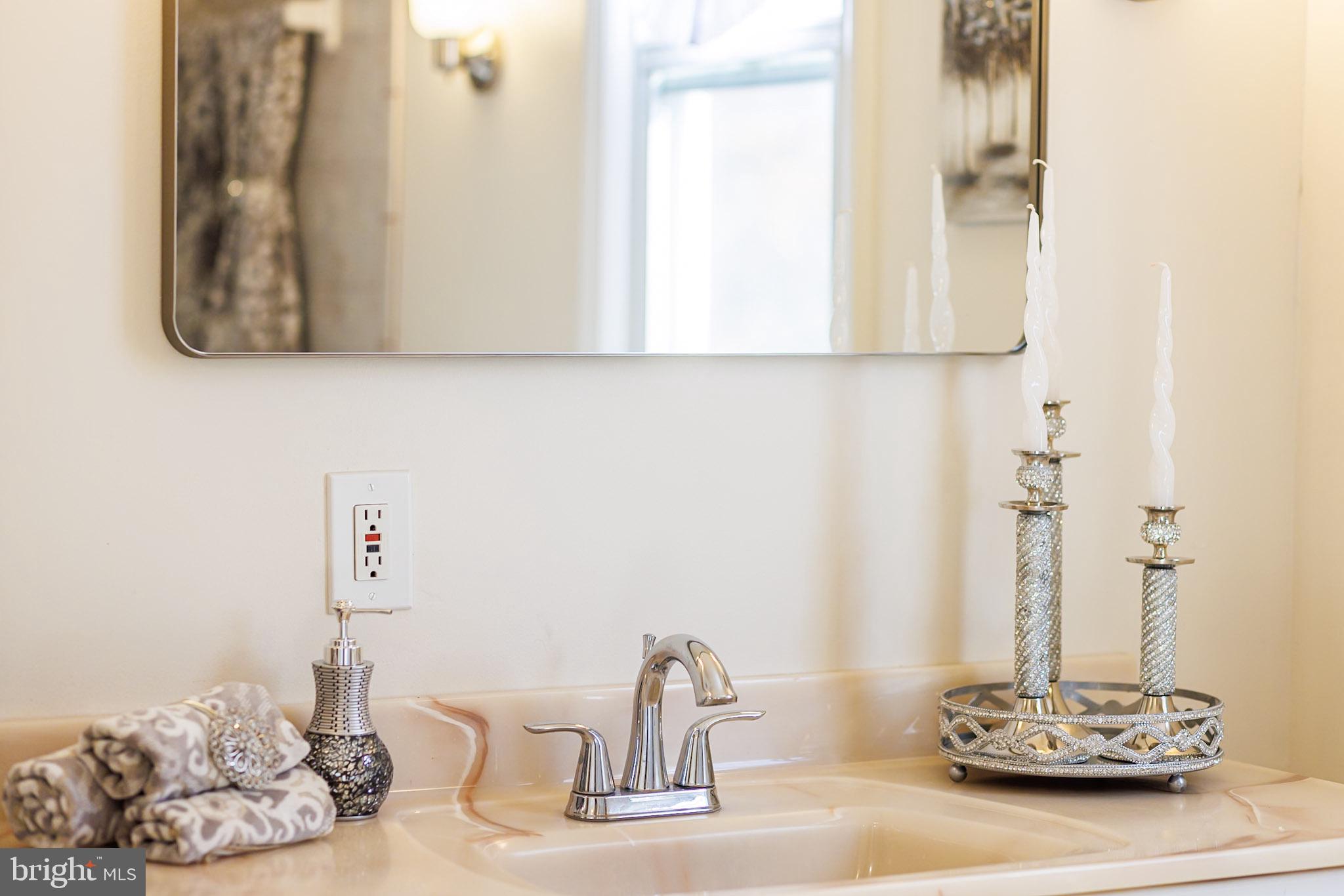 CASTLE MANOR - Residential