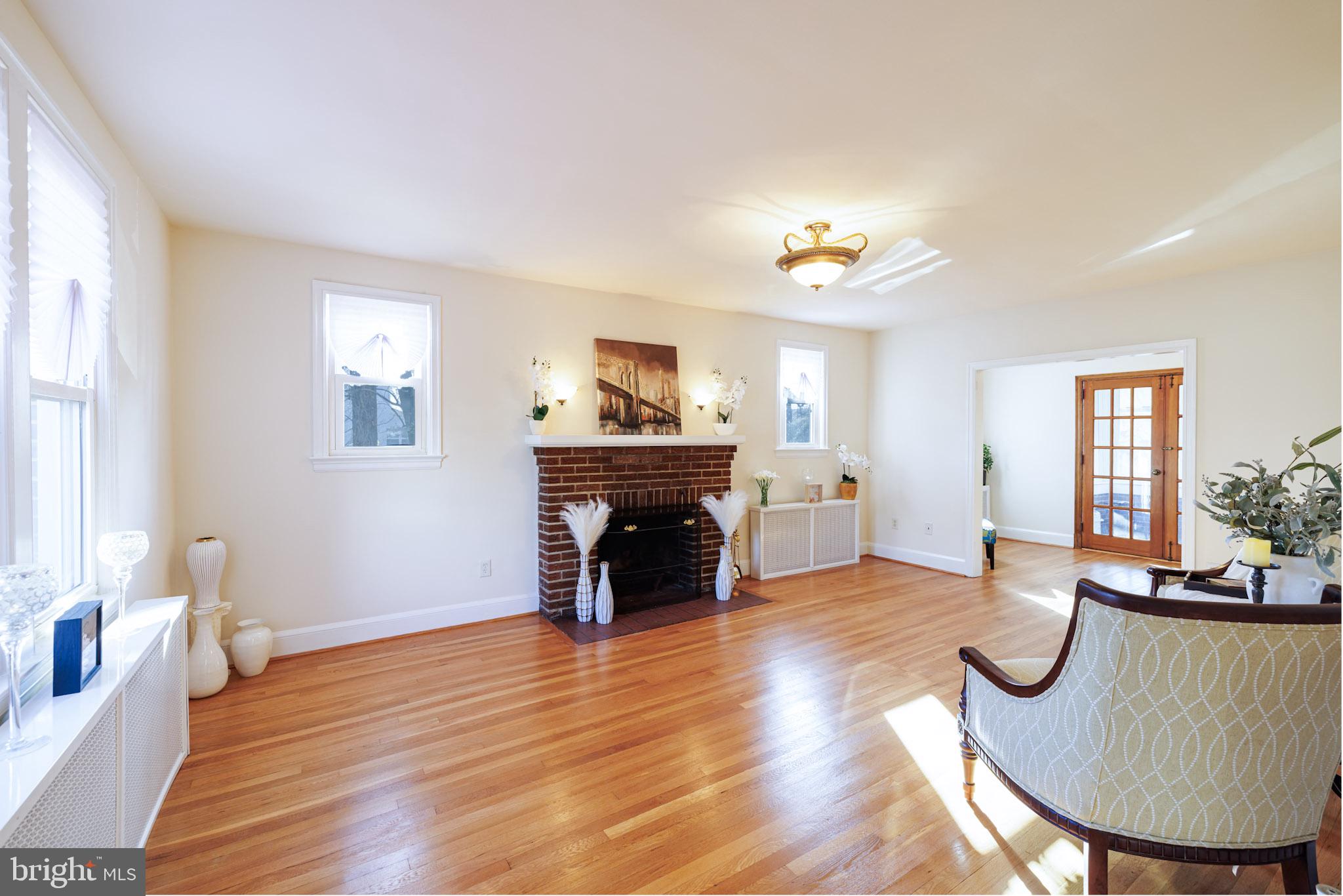 CASTLE MANOR - Residential