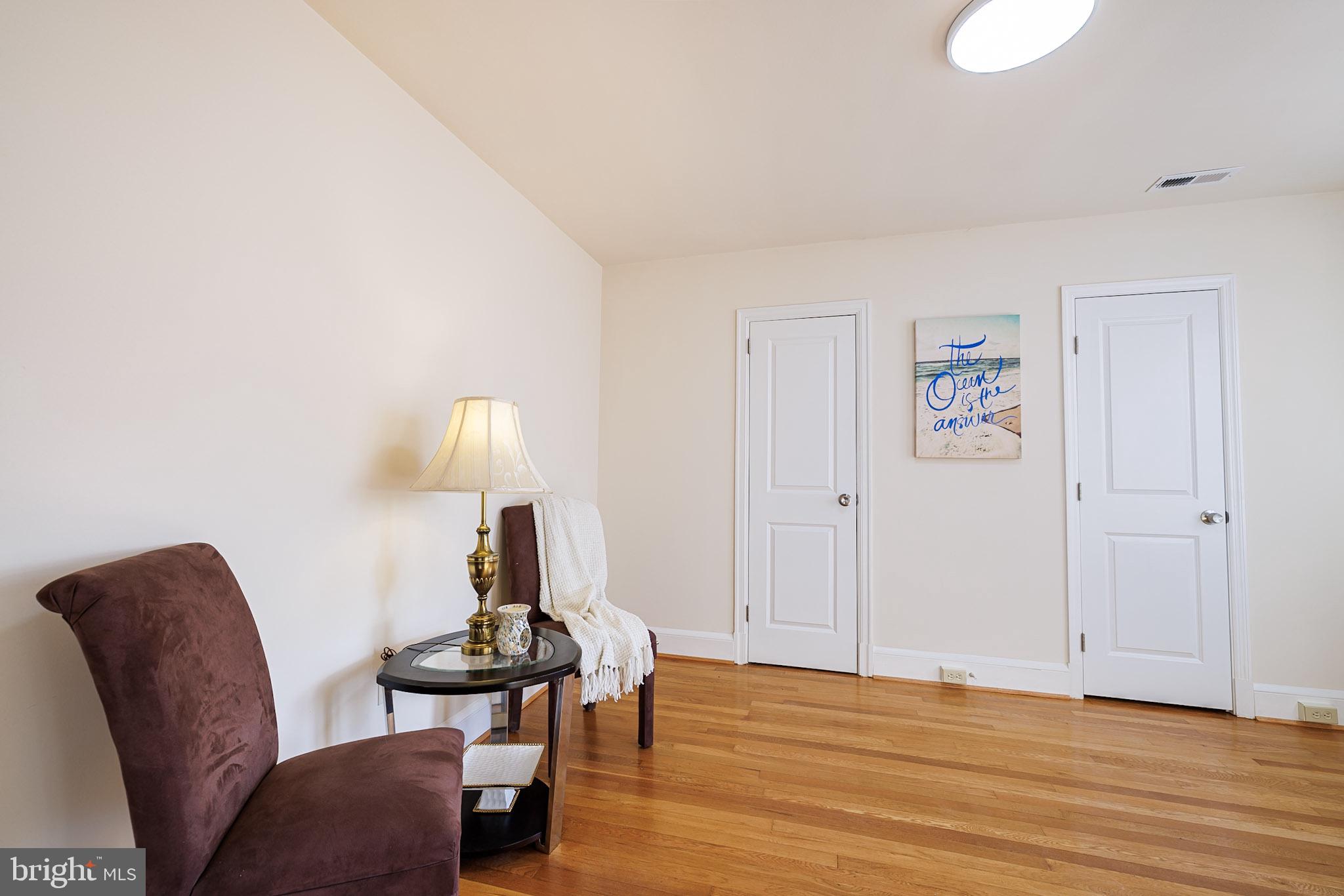 CASTLE MANOR - Residential