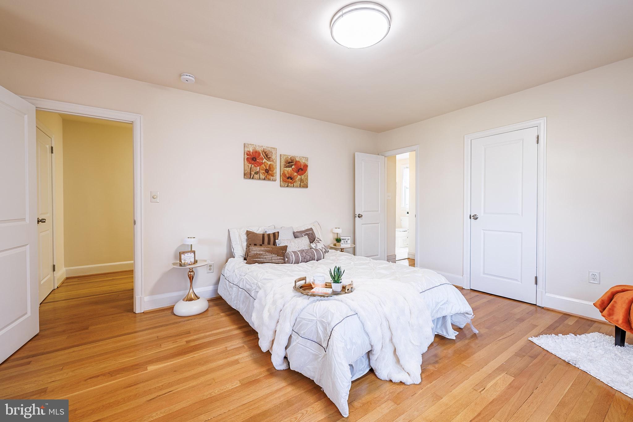 CASTLE MANOR - Residential