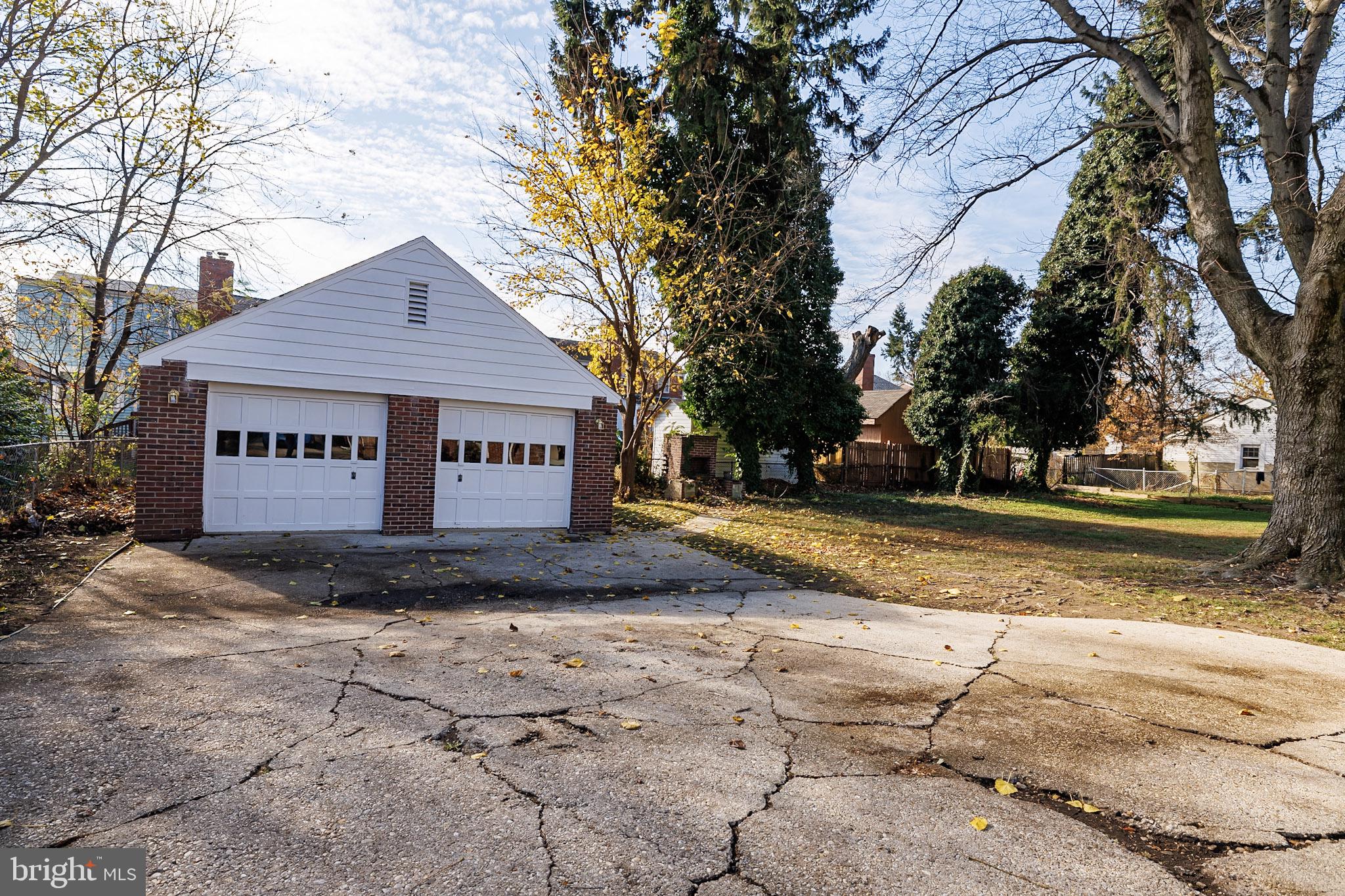 CASTLE MANOR - Residential
