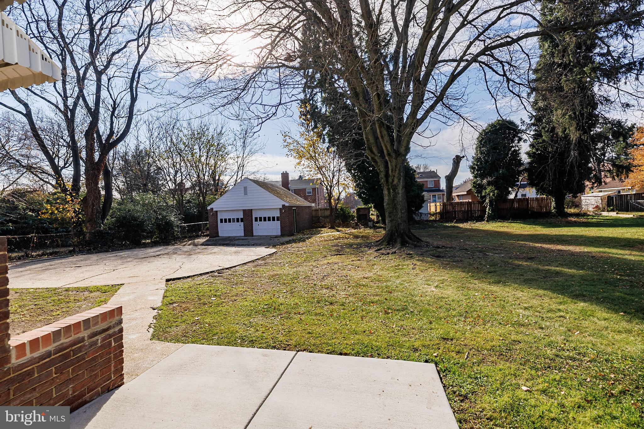 CASTLE MANOR - Residential