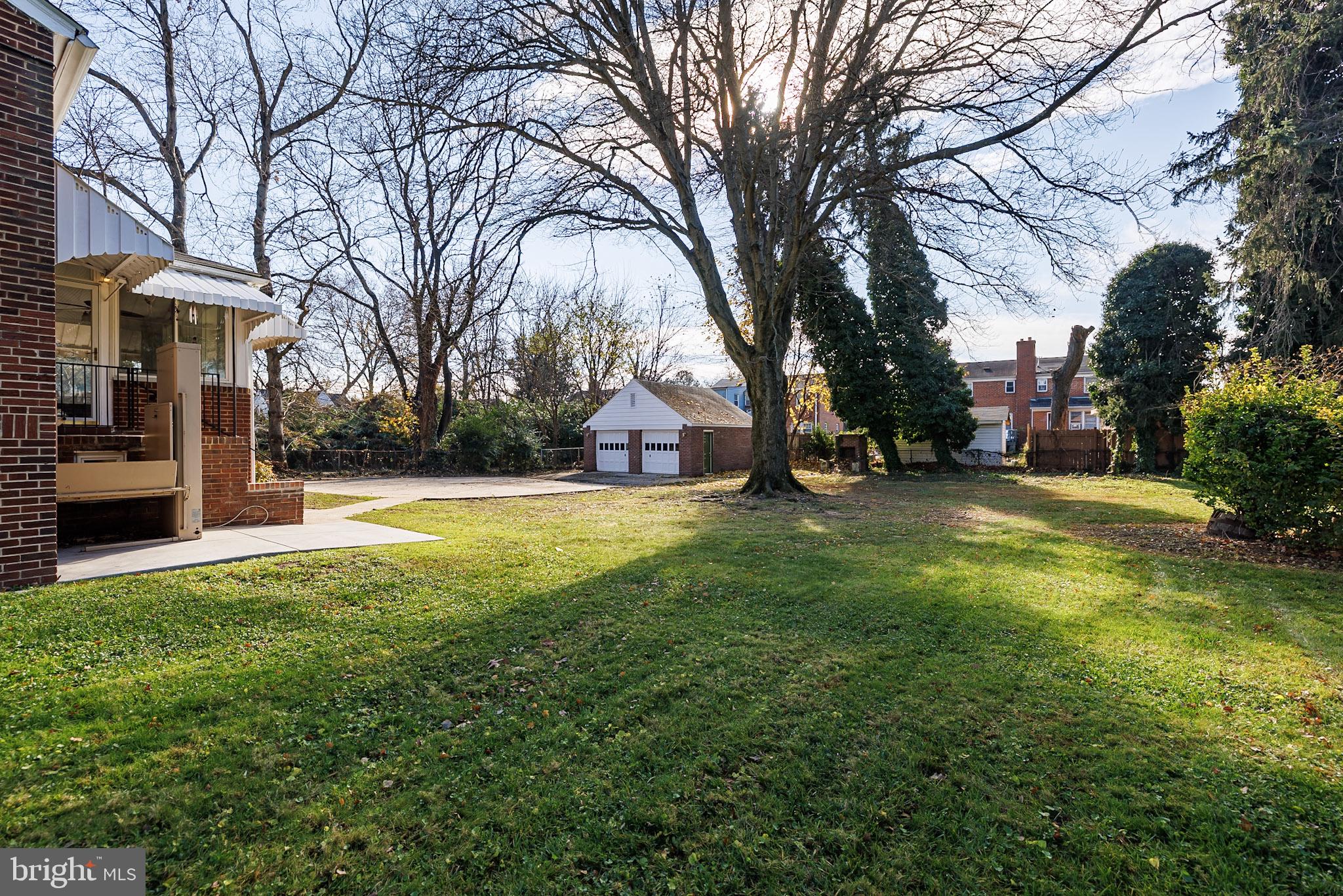 CASTLE MANOR - Residential