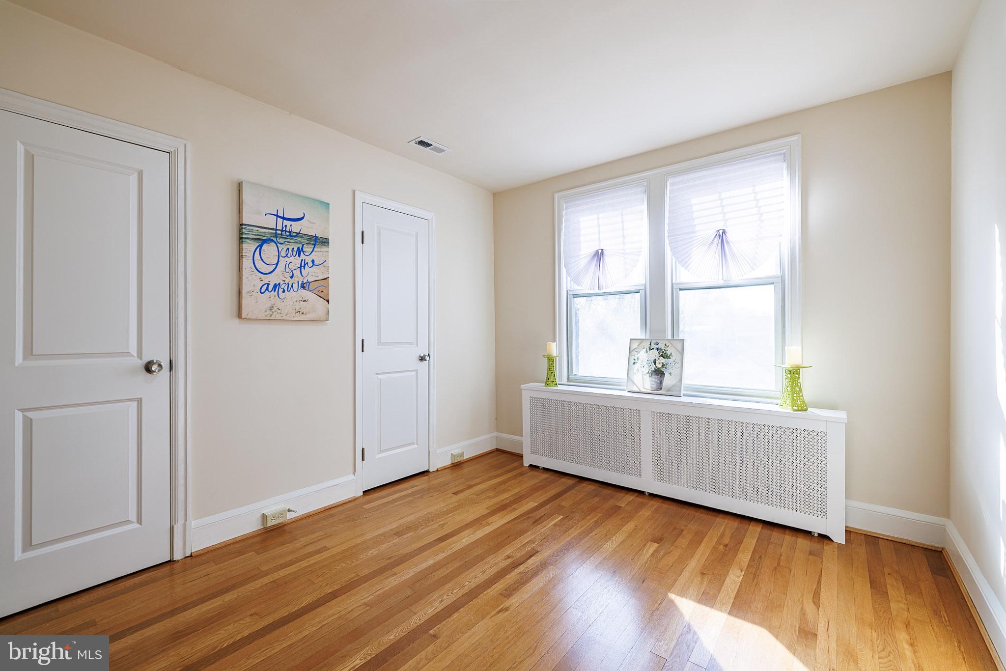 CASTLE MANOR - Residential