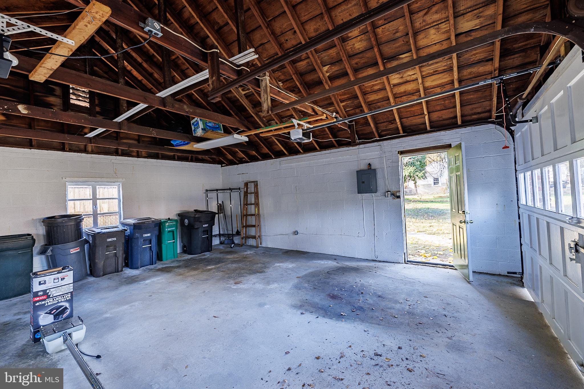 CASTLE MANOR - Residential