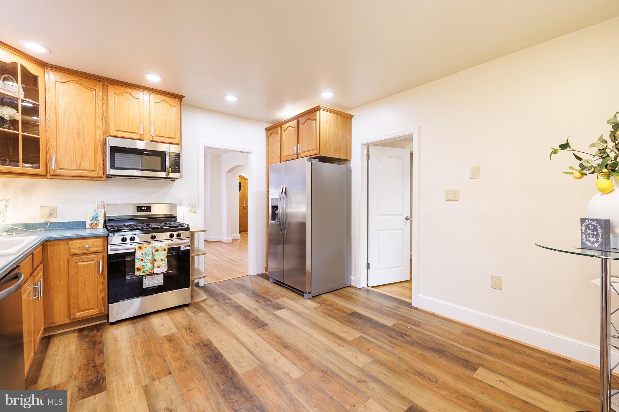 CASTLE MANOR - Residential