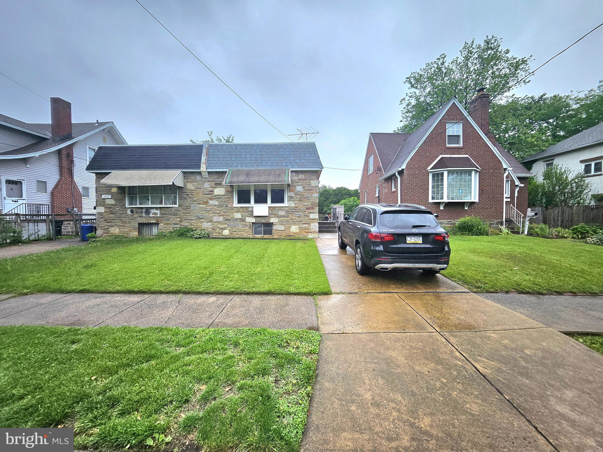 Move-In Condition! Quite neighborhoods, 2 bedrooms and 1 bath, Finish Basement