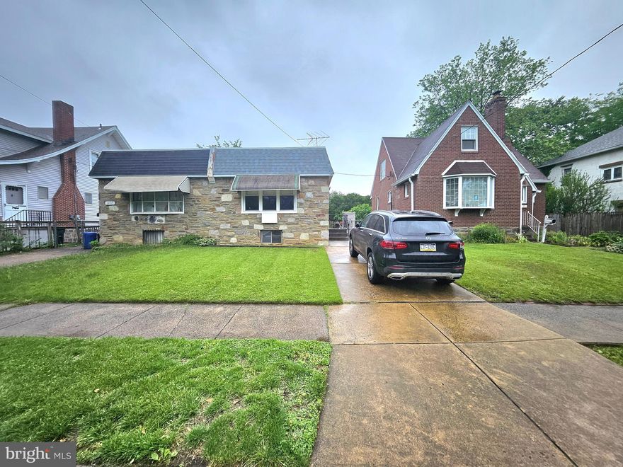 Move-In Condition! Quite neighborhoods, 2 bedrooms and 1 bath, Finish Basement