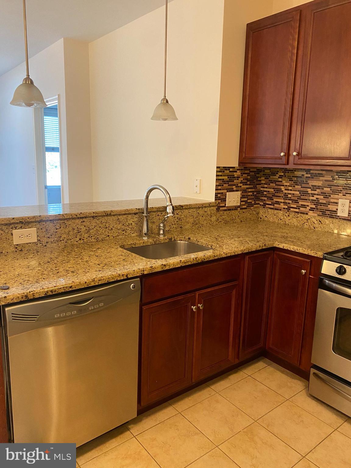 THE GRANDE AT RIVERVIEW - Residential Lease