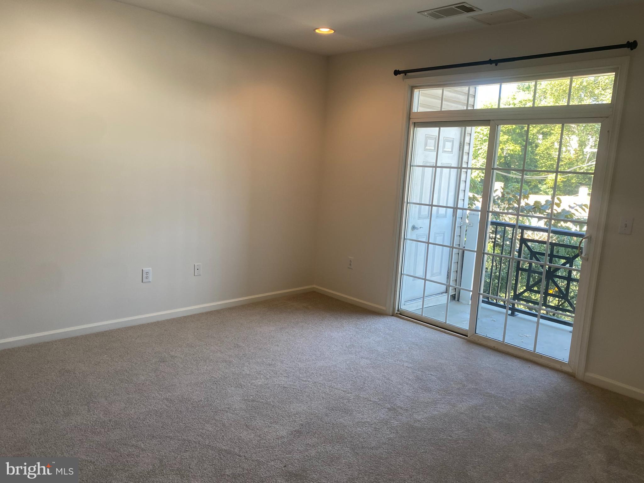 THE GRANDE AT RIVERVIEW - Residential Lease