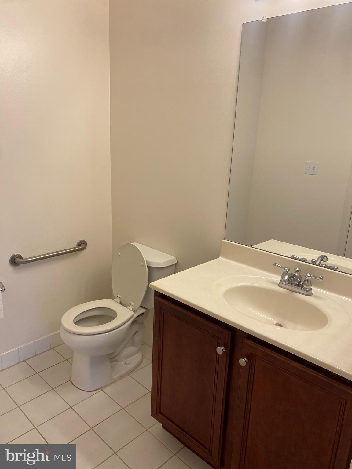 THE GRANDE AT RIVERVIEW - Residential Lease