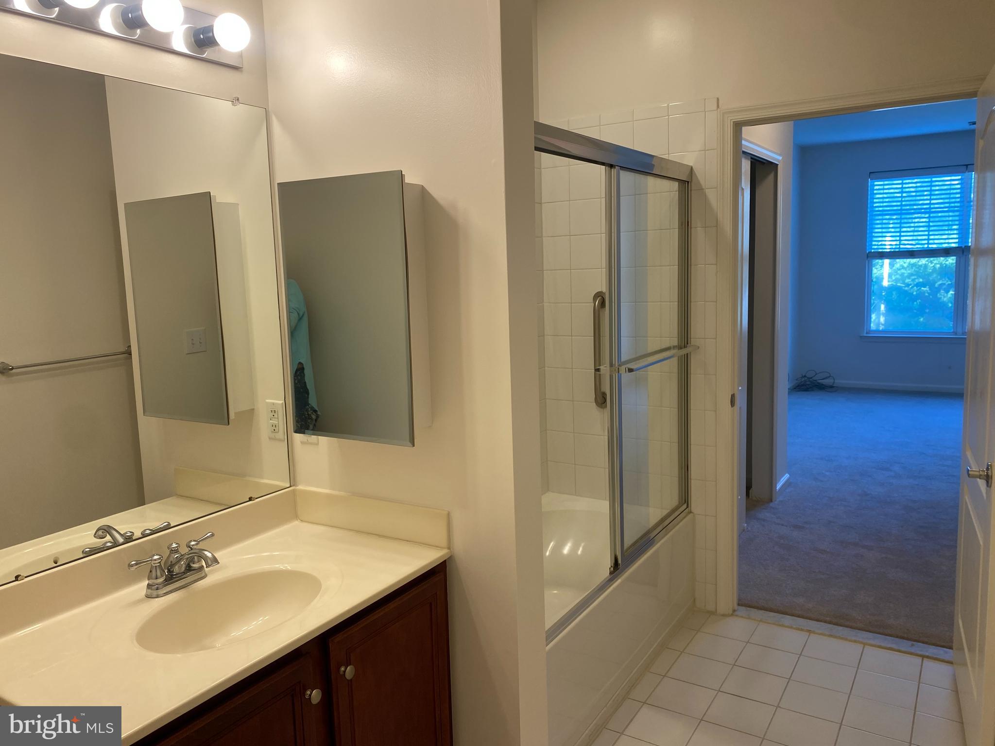 THE GRANDE AT RIVERVIEW - Residential Lease