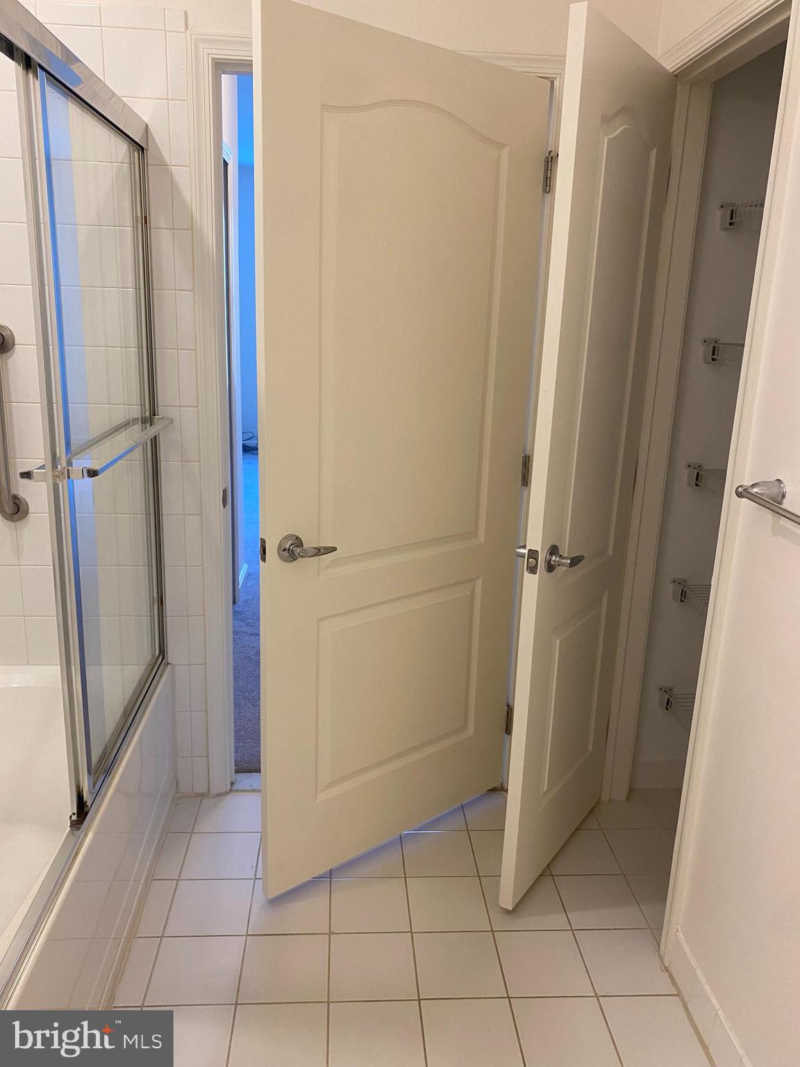 THE GRANDE AT RIVERVIEW - Residential Lease