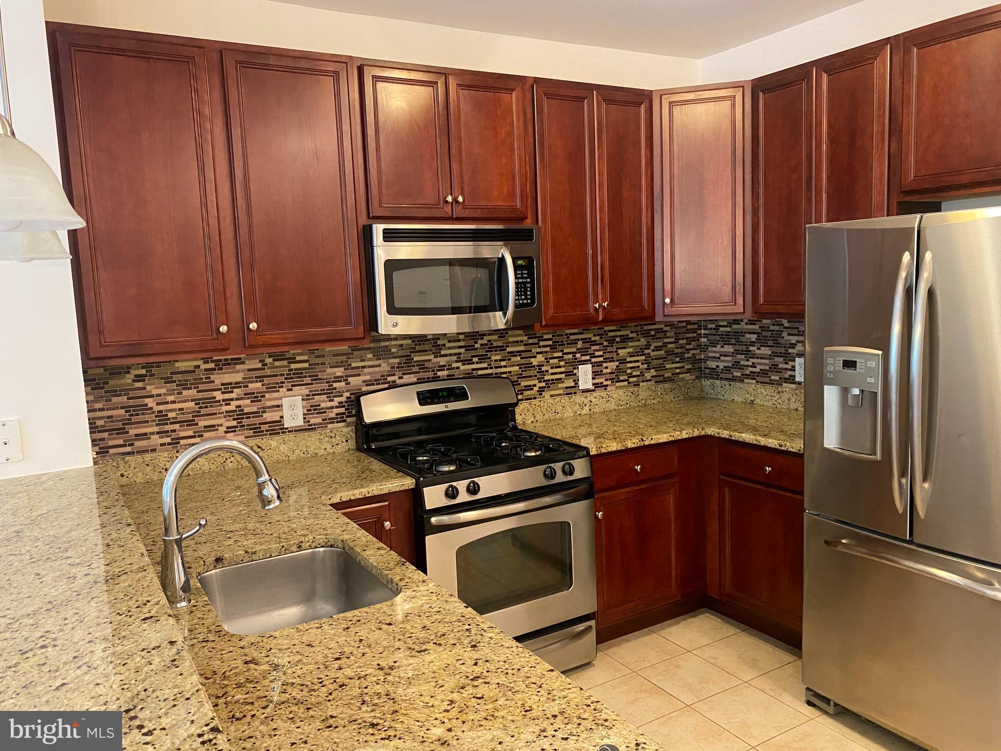 THE GRANDE AT RIVERVIEW - Residential Lease