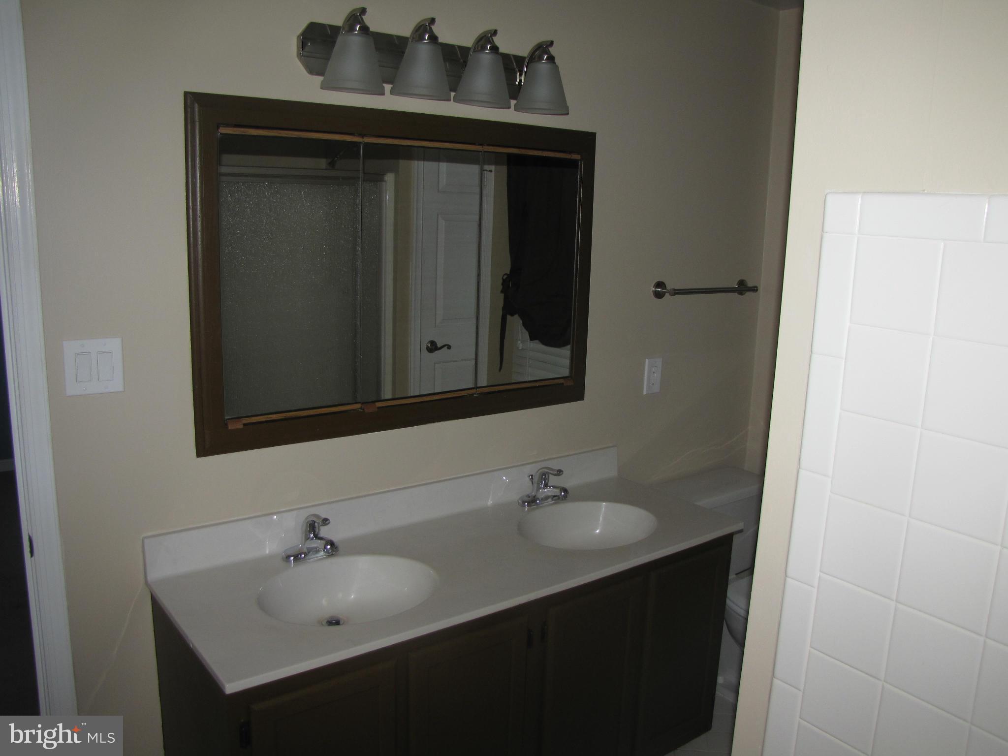 MIRROR RIDGE - Residential Lease