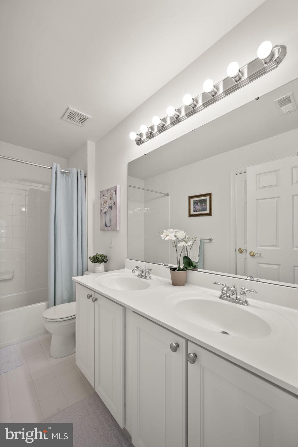 CROSSROADS - Residential