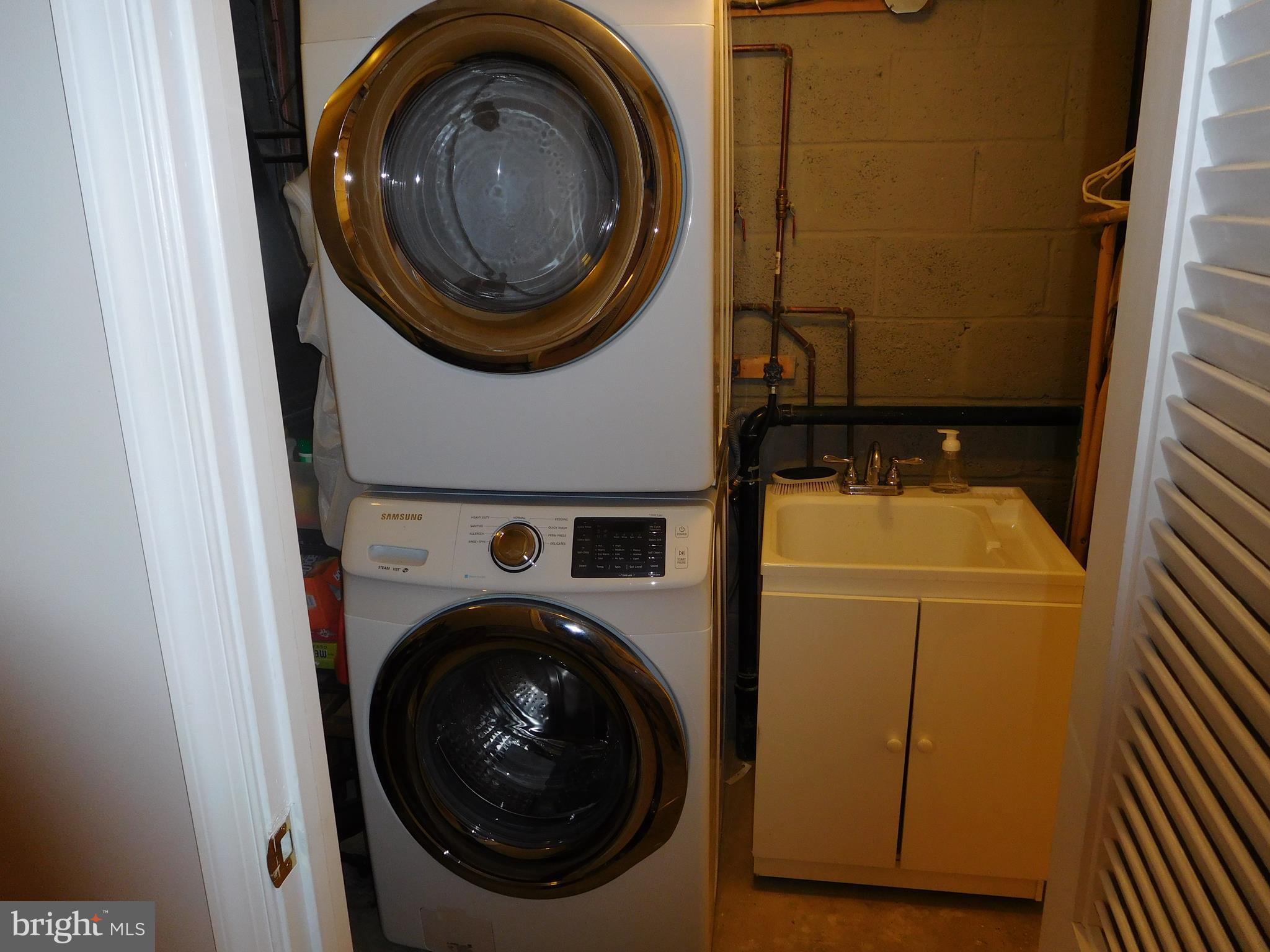 KING HENRY COURT - Residential Lease