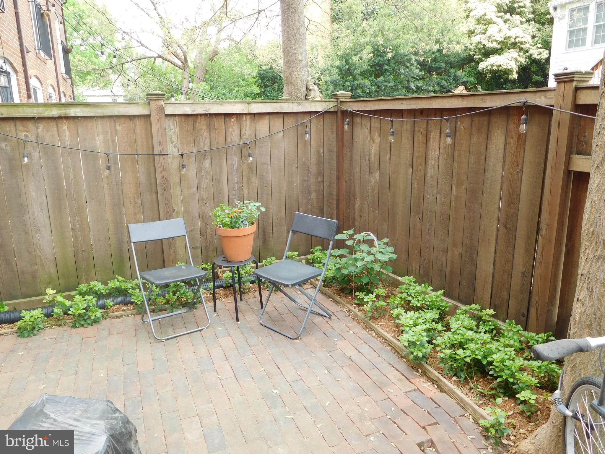 KING HENRY COURT - Residential Lease