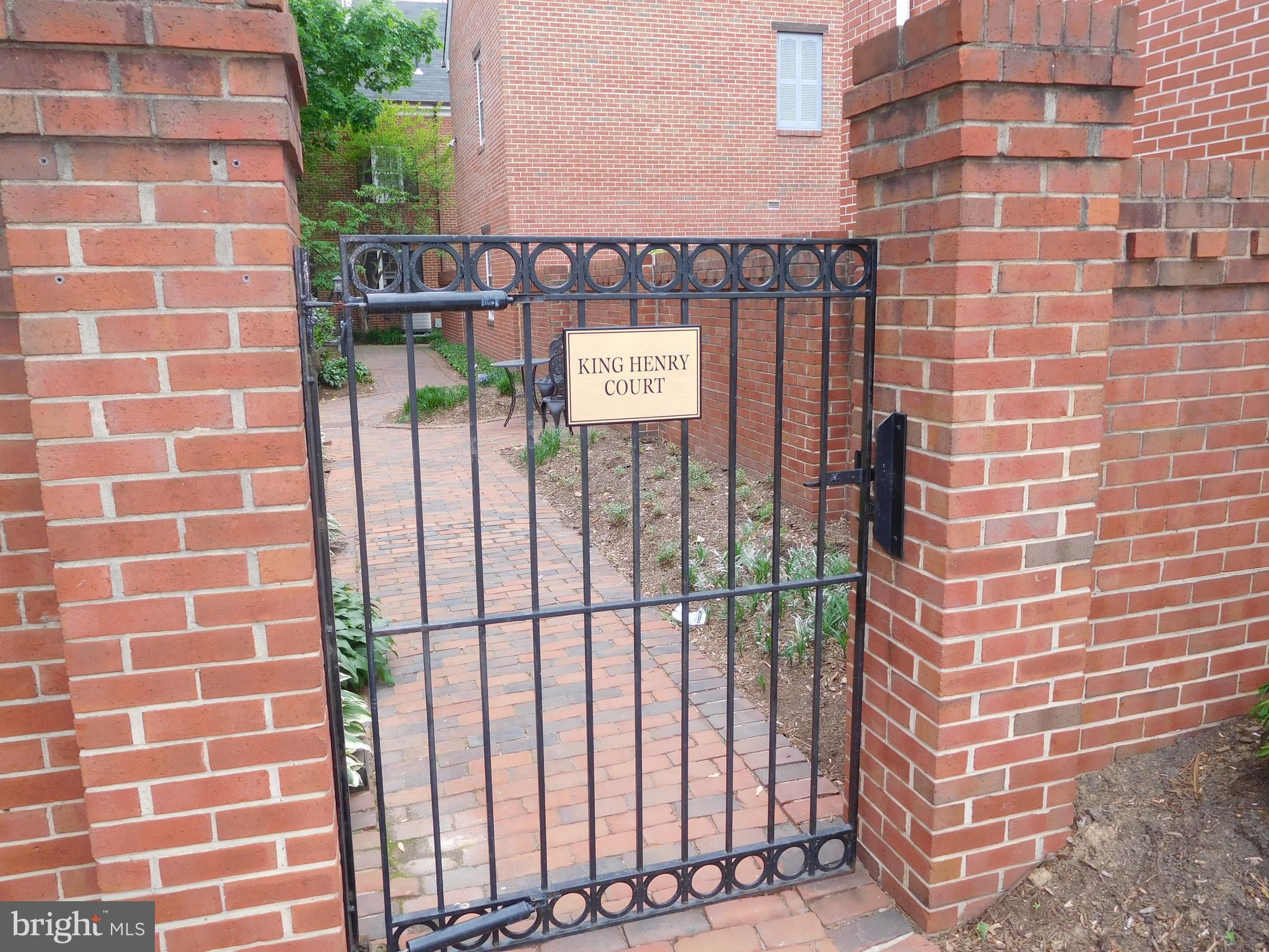 KING HENRY COURT - Residential Lease