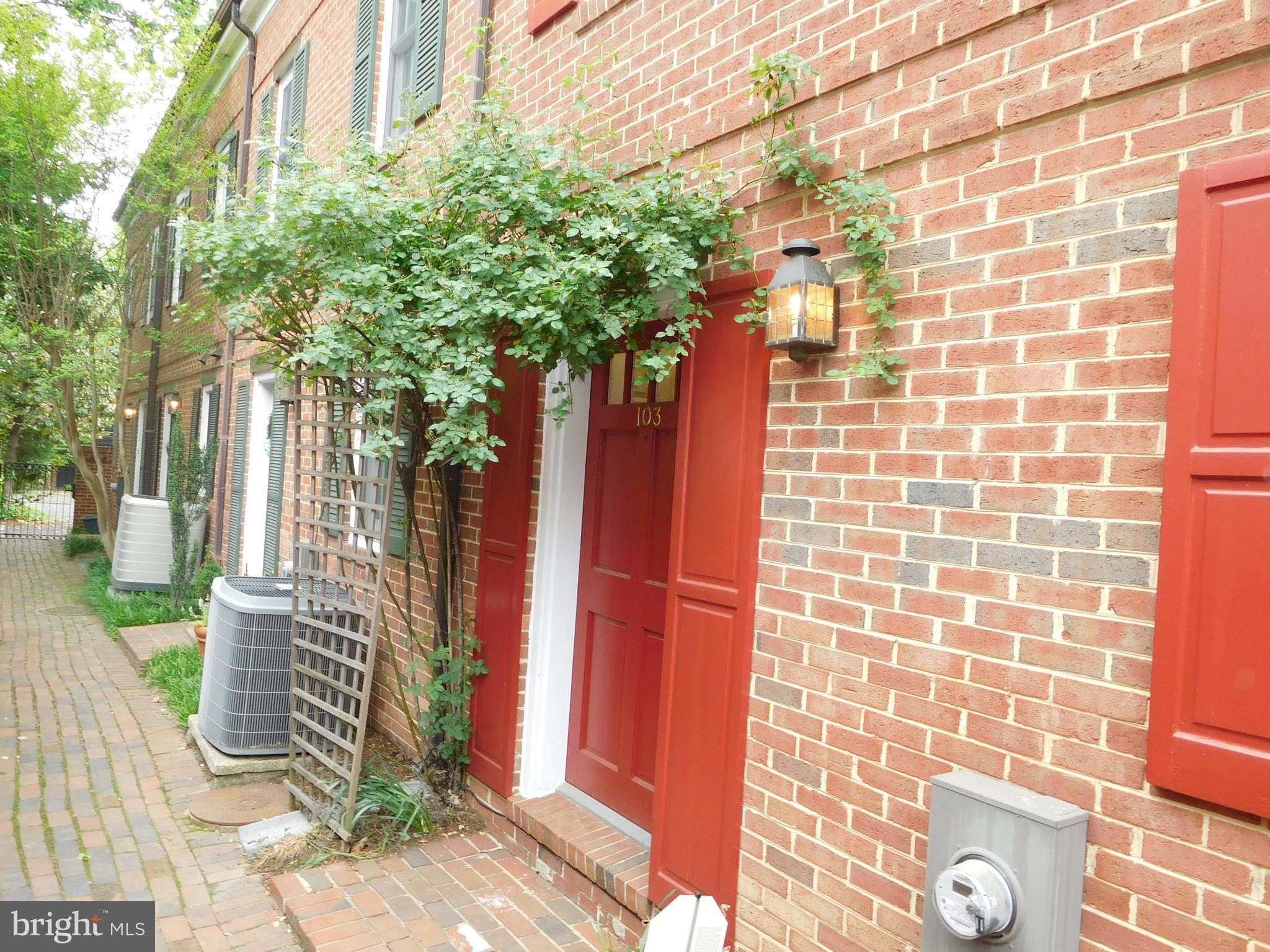 KING HENRY COURT - Residential Lease