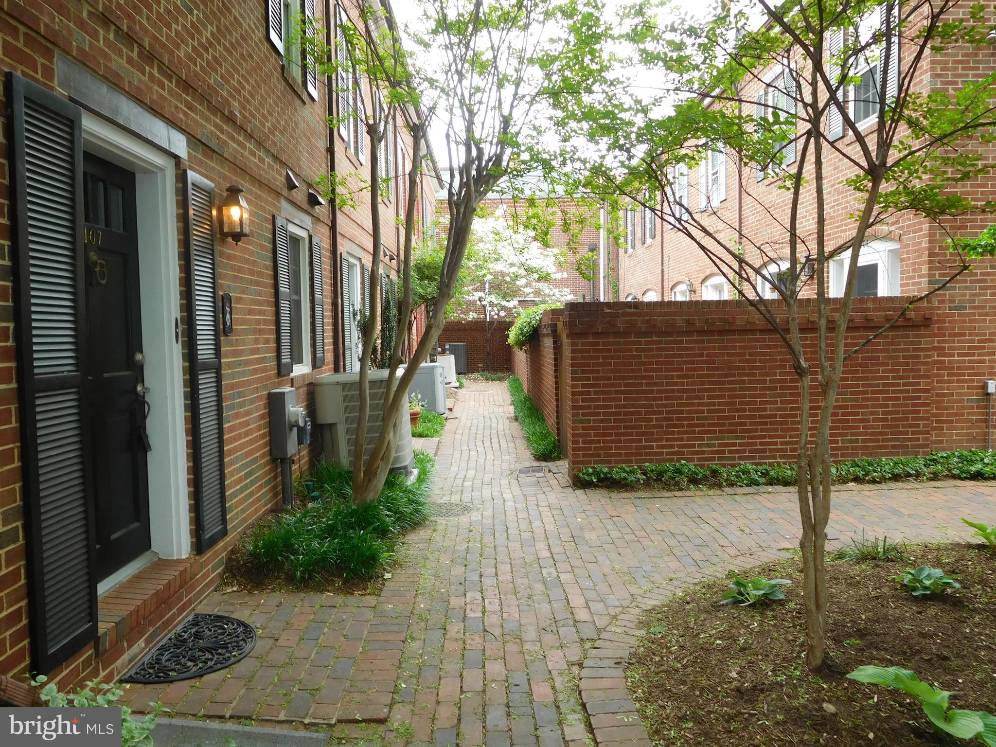 KING HENRY COURT - Residential Lease