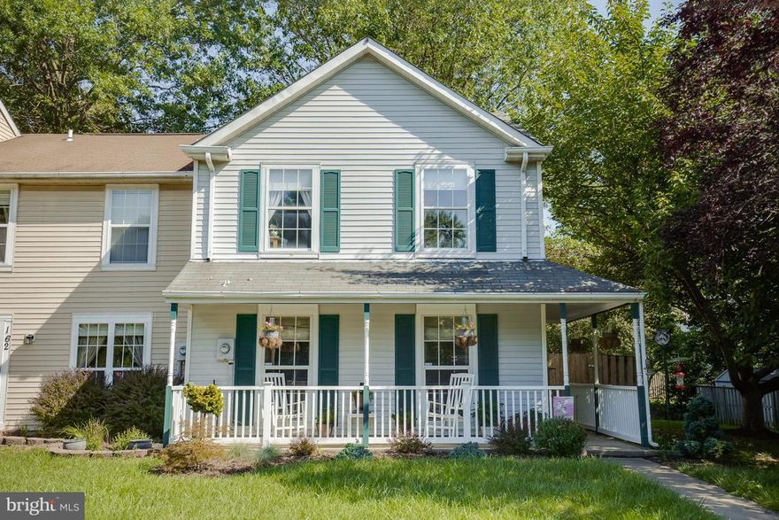 Come fall in love with this immaculately kept end-unit 3BR/1.5BA townhome in Quailwood.  Front porch invites you in to charming home featuring many upgrades to kitchen, baths, and floors.  Master suite features a private deck overlooking your fenced-in back yard.  Conveniently situated in the heart of La Plata, this move-in ready townhome won't last long!