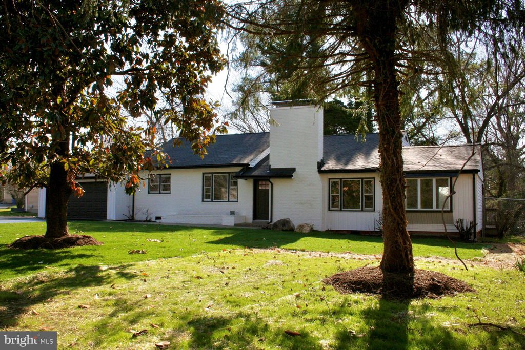 Photo of 105 Calvert Towne Road, PRINCE FREDERICK, MD 20678 (MLS # MDCA2025692)