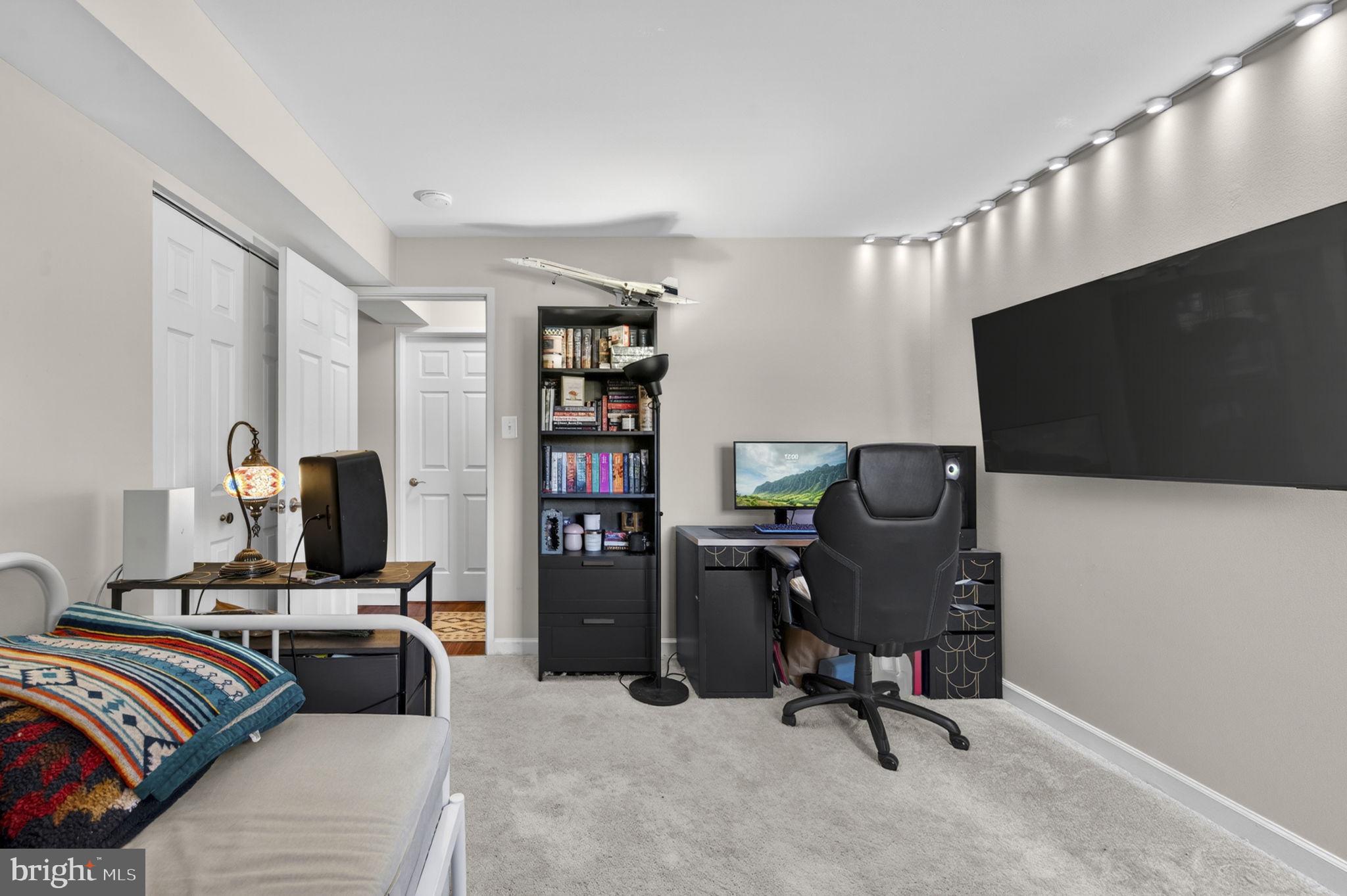 JEFFERSON MEWS - Residential